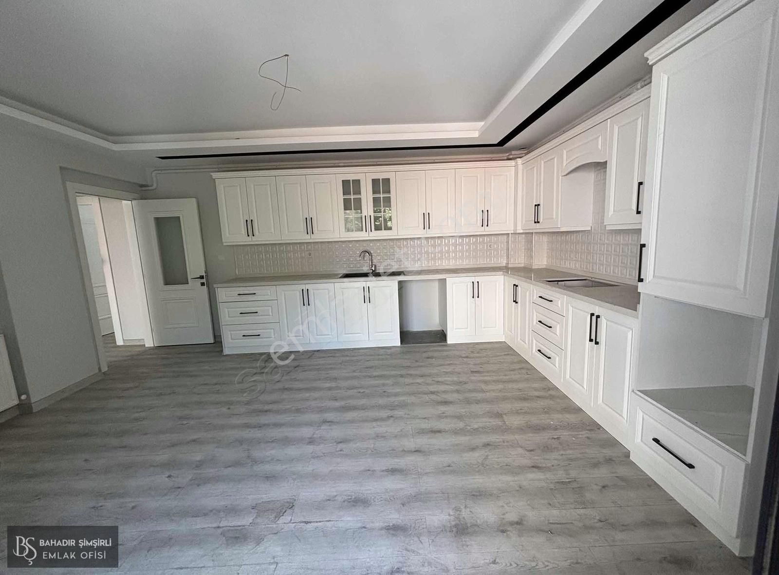 B.ş.den İnönü Mahallesi'nde Şahsi Otoparklı Satılık 3+1 Daire