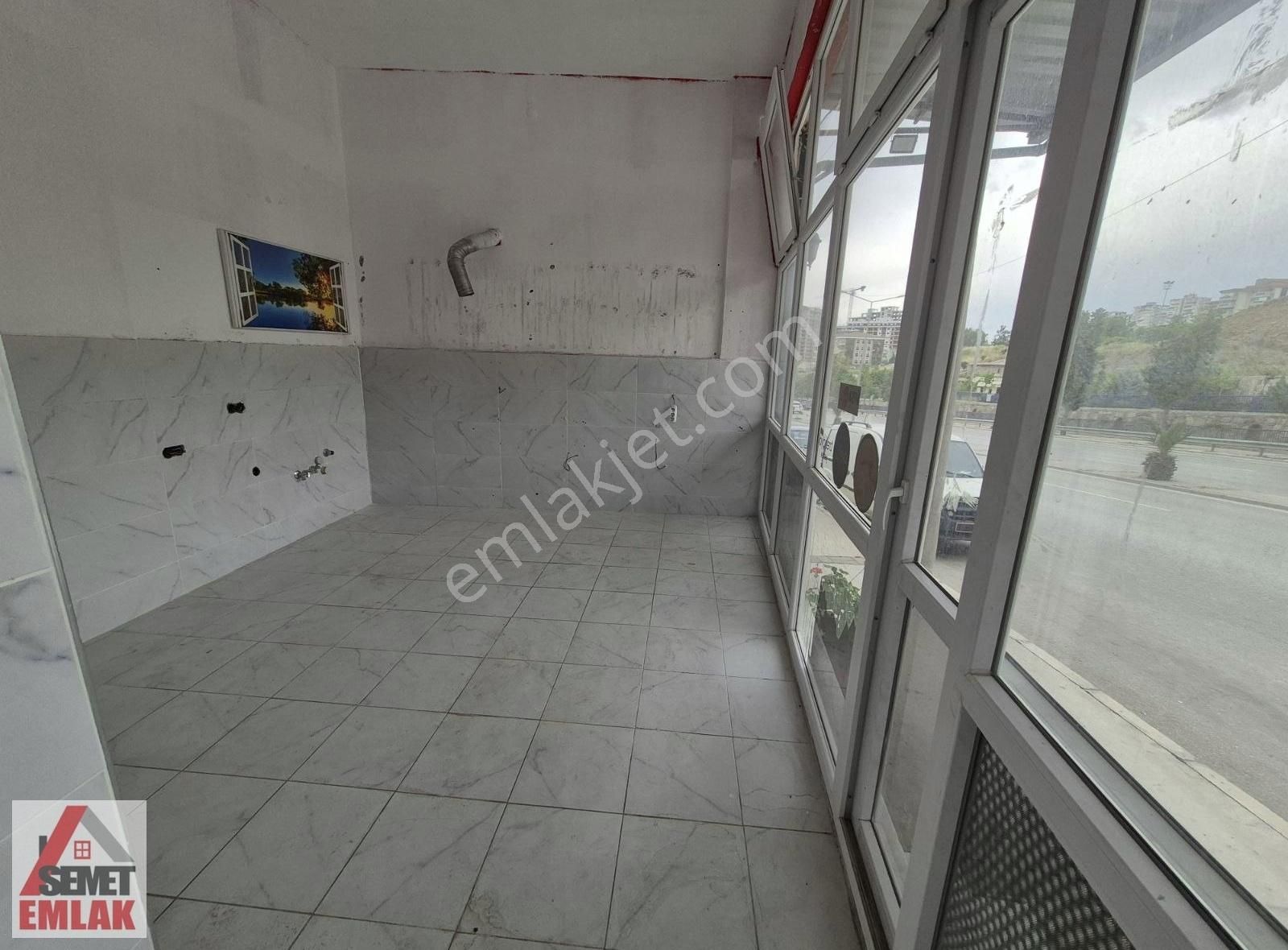 Cadde Üzeri Çift Wc Li Boş Kiralık Dükkan