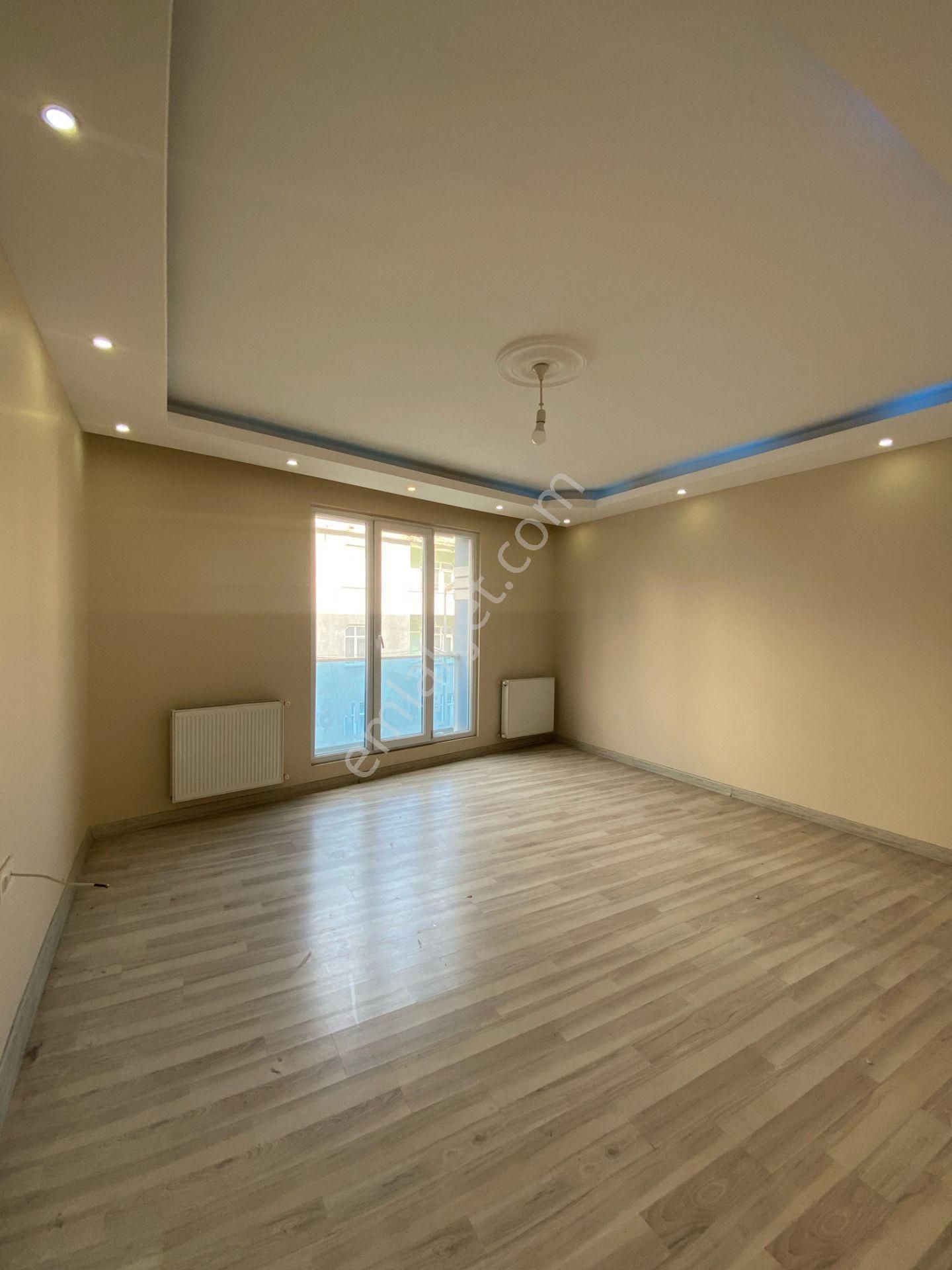 Esenyurt Yenikent Mahallesi 2+1 80 M2 Kiralık Daire Cadde Üzeri 2.kat Asansörlü Merkezi Konum