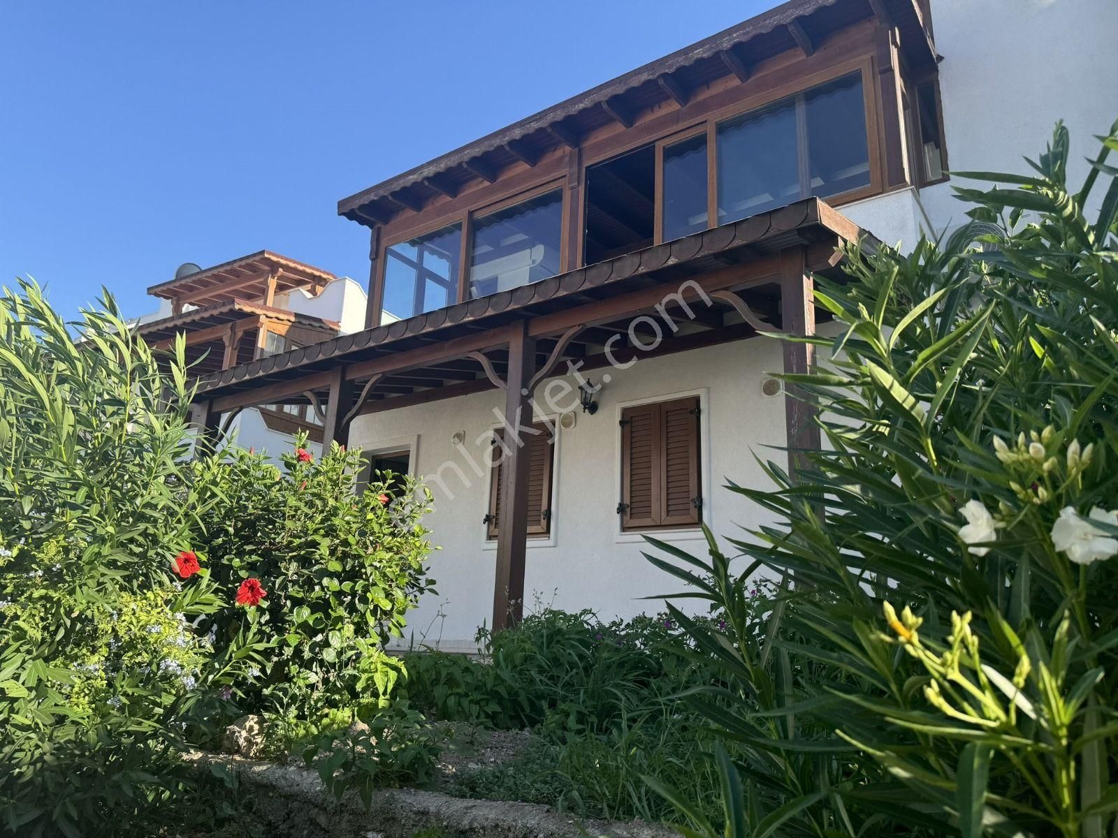 Bodrum Akyarlar Karaincir’de Eşsiz Deniz Ve Dağ Manzaralı 2+2 Triplex Villa , Plaja 250m!