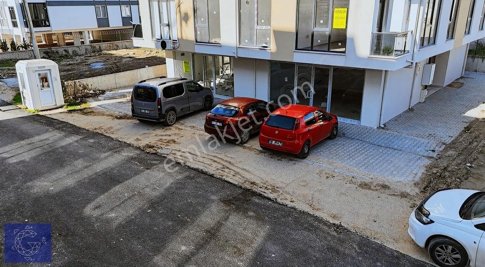 Akçalar'da 80 M2 Sıfır Kiralık Dükkan