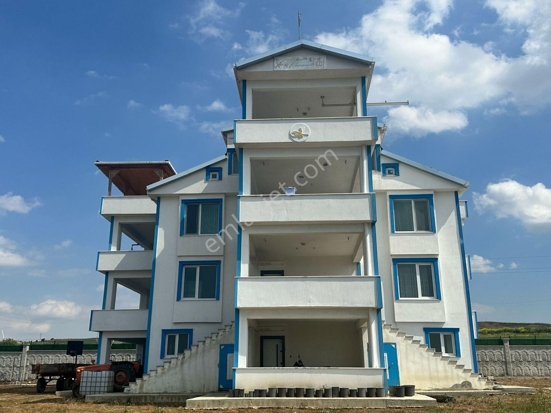 Çatalca İnceğiz Mahallesinde Müstakil 6000 M2 Arsa İçinde Müstakil Ev