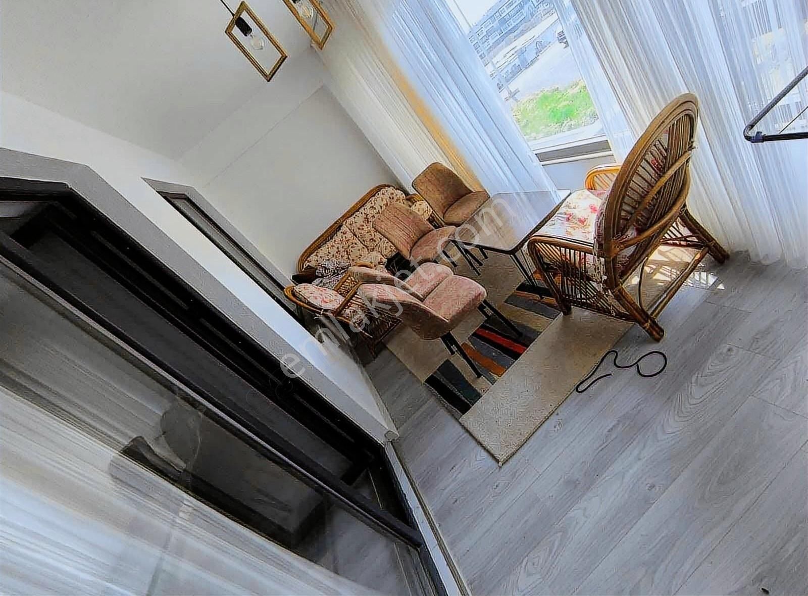 Balkon +1 Oda Kullanım. Yeni Eşya Ve Daire