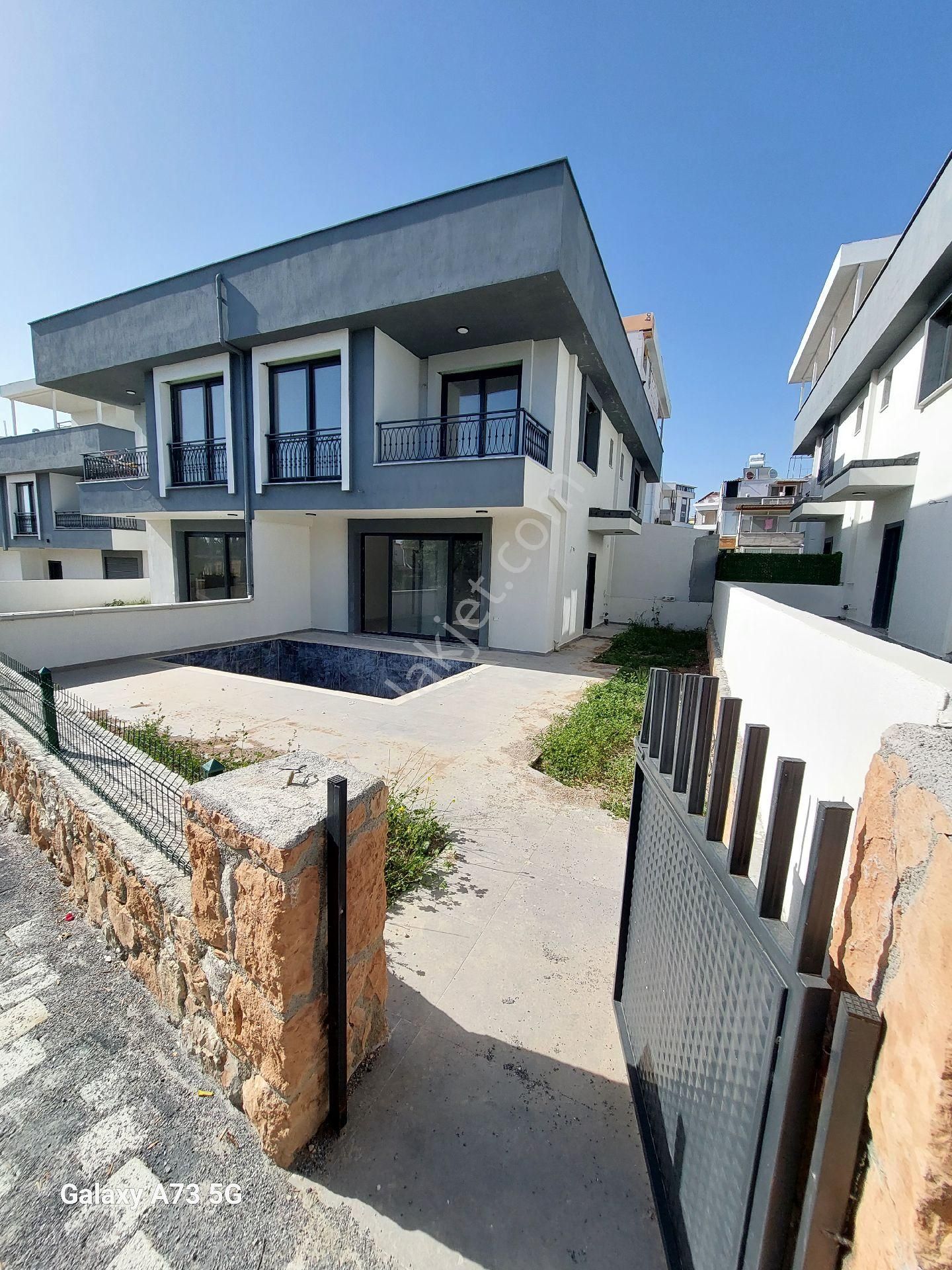 Era'dan Didim Hisar Mahallesinde Satılık Tripleks Villa