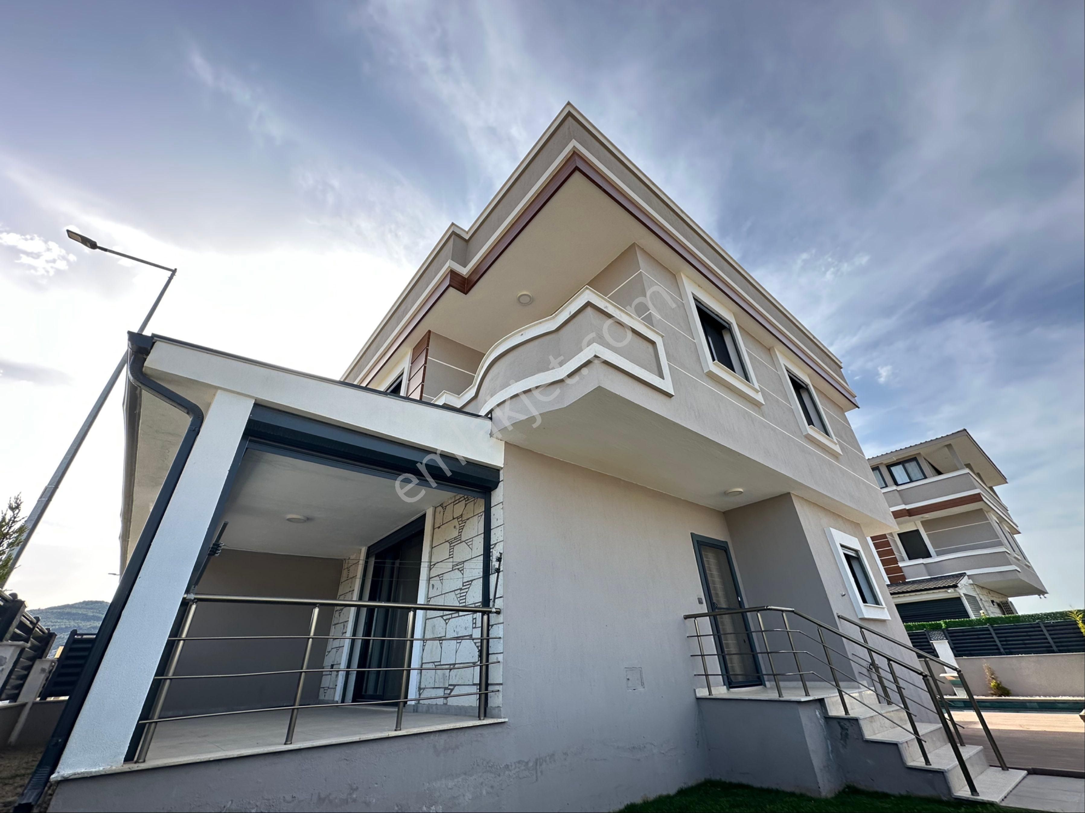 İzmir Seferihisar Doğanbey De Satılık3+1 Havuzlu Yazlık Villa