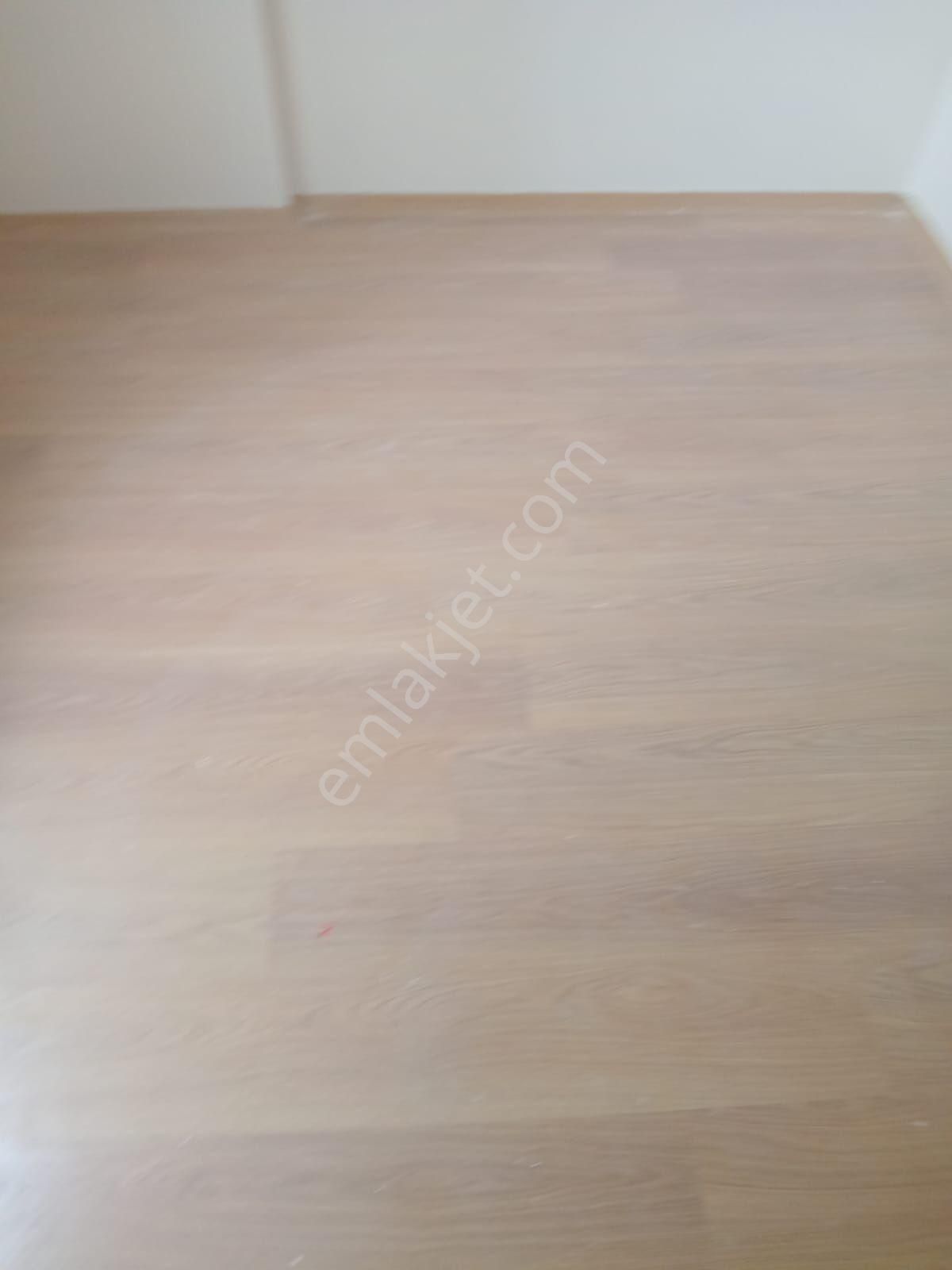 Kiralık Geniş 4+1 Ara Kat Daire