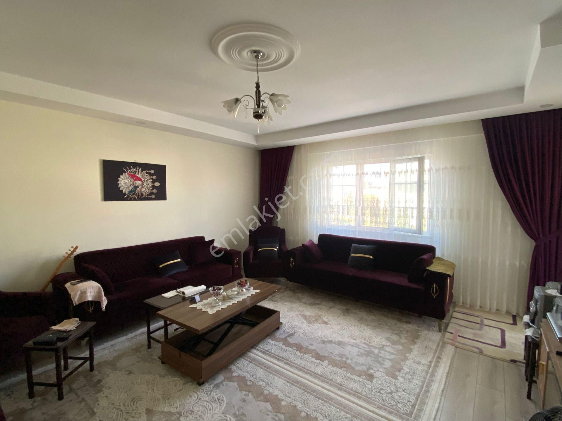 Usta Gayrimenkul'den Merkezi Konumda Satılık 2+1 Daire
