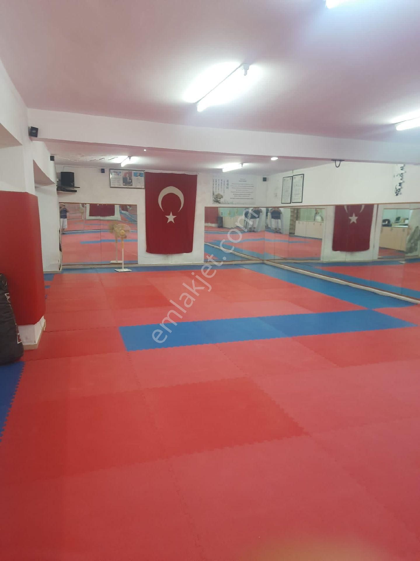 İşyeri 300 M2 Huzurevleri Merkezi Yerde 80 M2 Zeminde 220 Bodrum