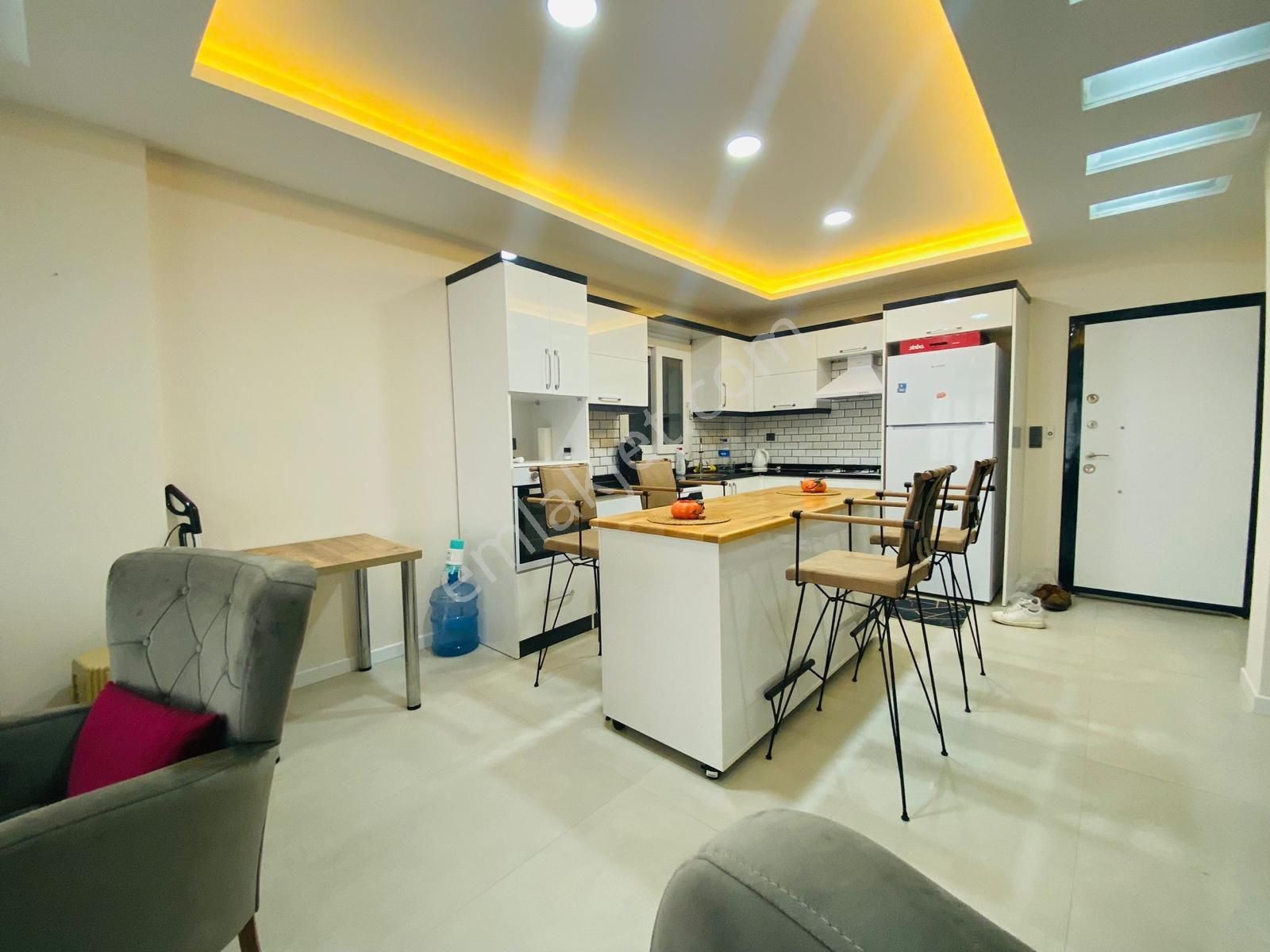 Aydın Kuşadası Davutlar Da Havuzlu Site İçerisinde Satılık Villa