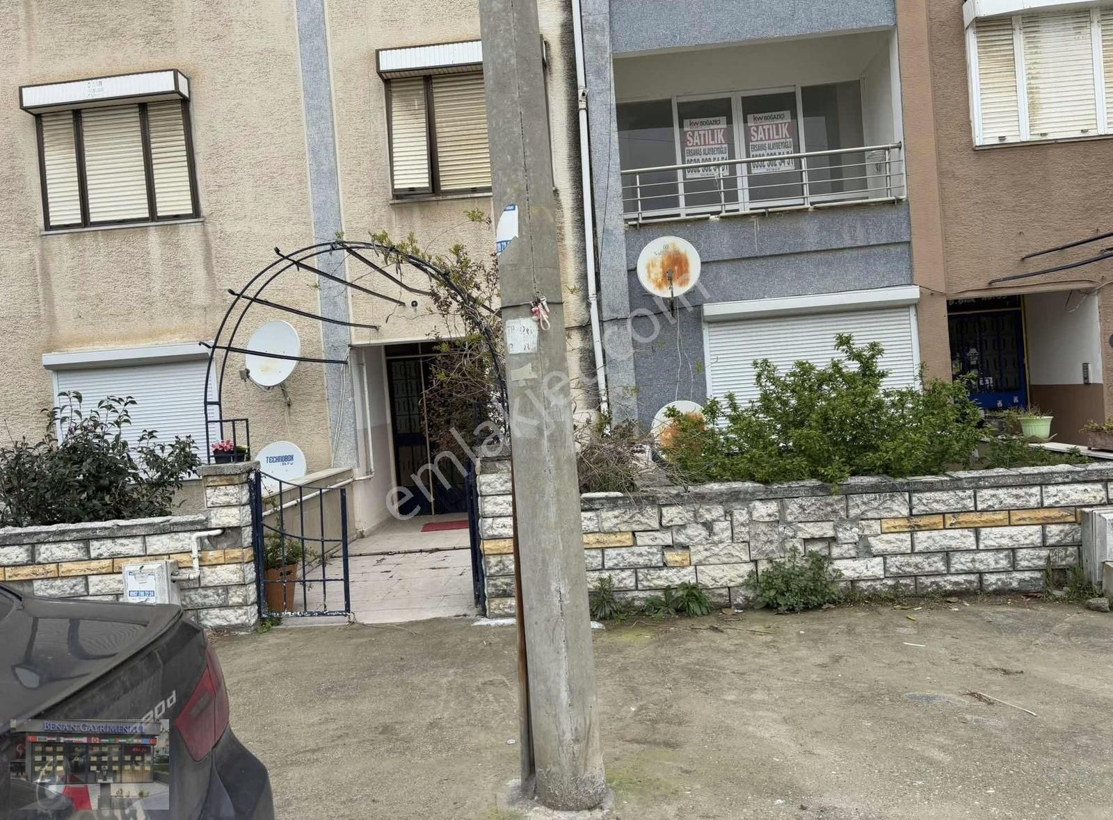 Çınarcıkta Denize Sıfır 3+1 Satılık Yalı Dairesi