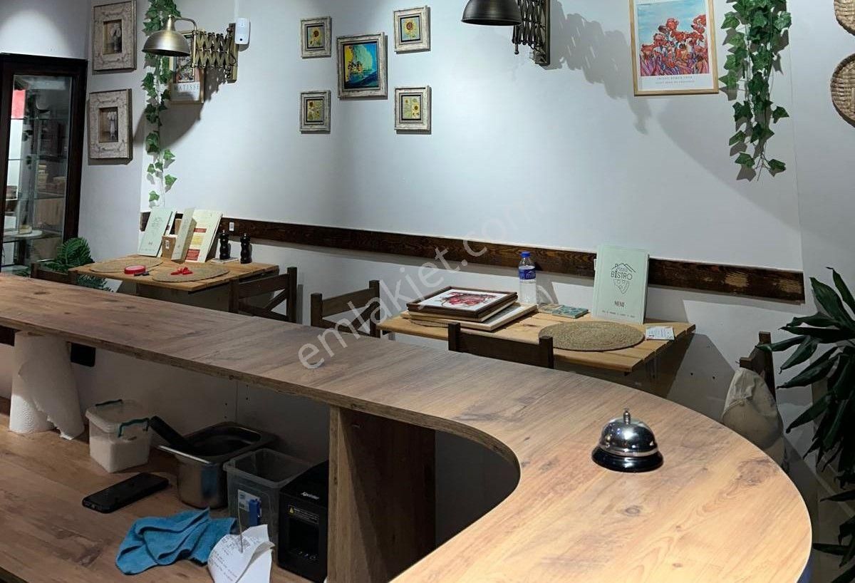 Kadıköy Caferağa 4 Katlı Mağaza