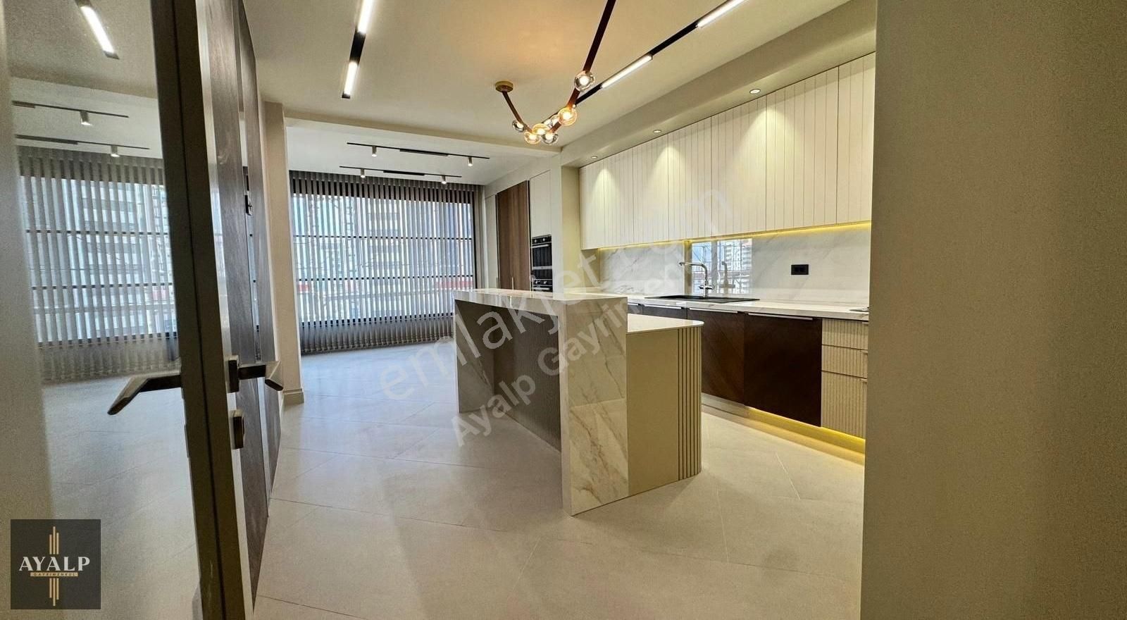 ! Yamaçtepe'de Yeni Nesil4,5+1 305 M2 Ultra Lüks Satılık Daire !