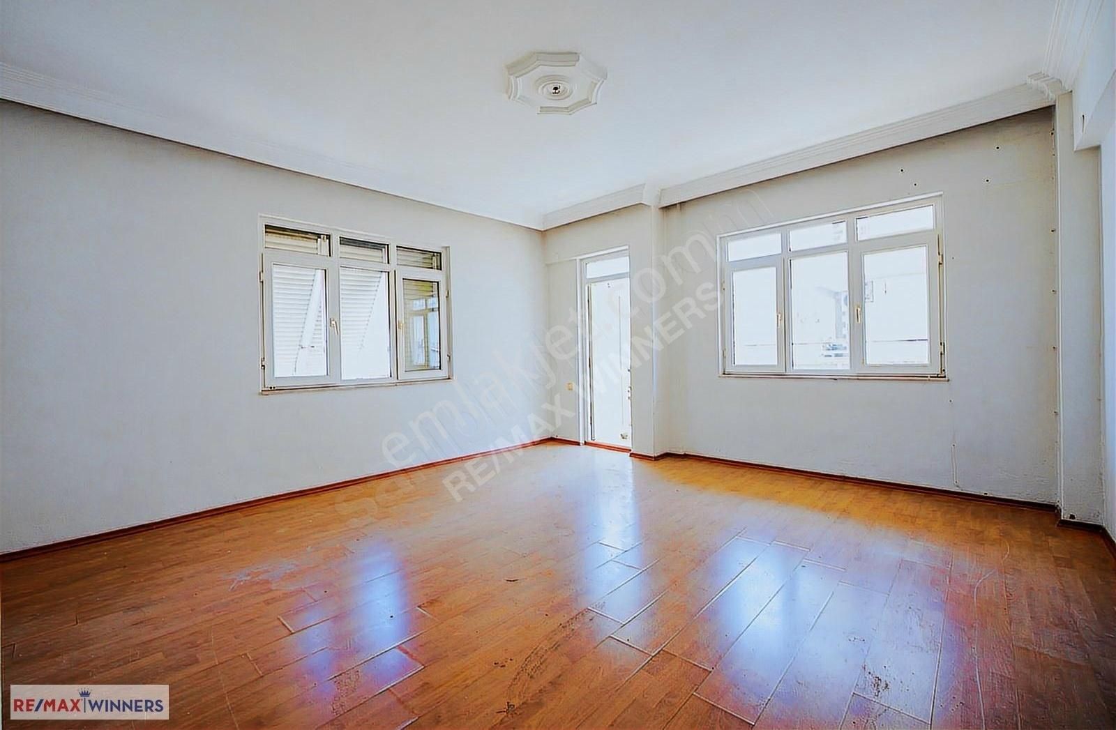 Varlık Mahallesi Cadde Üzeri Satılık 3+1 Daire