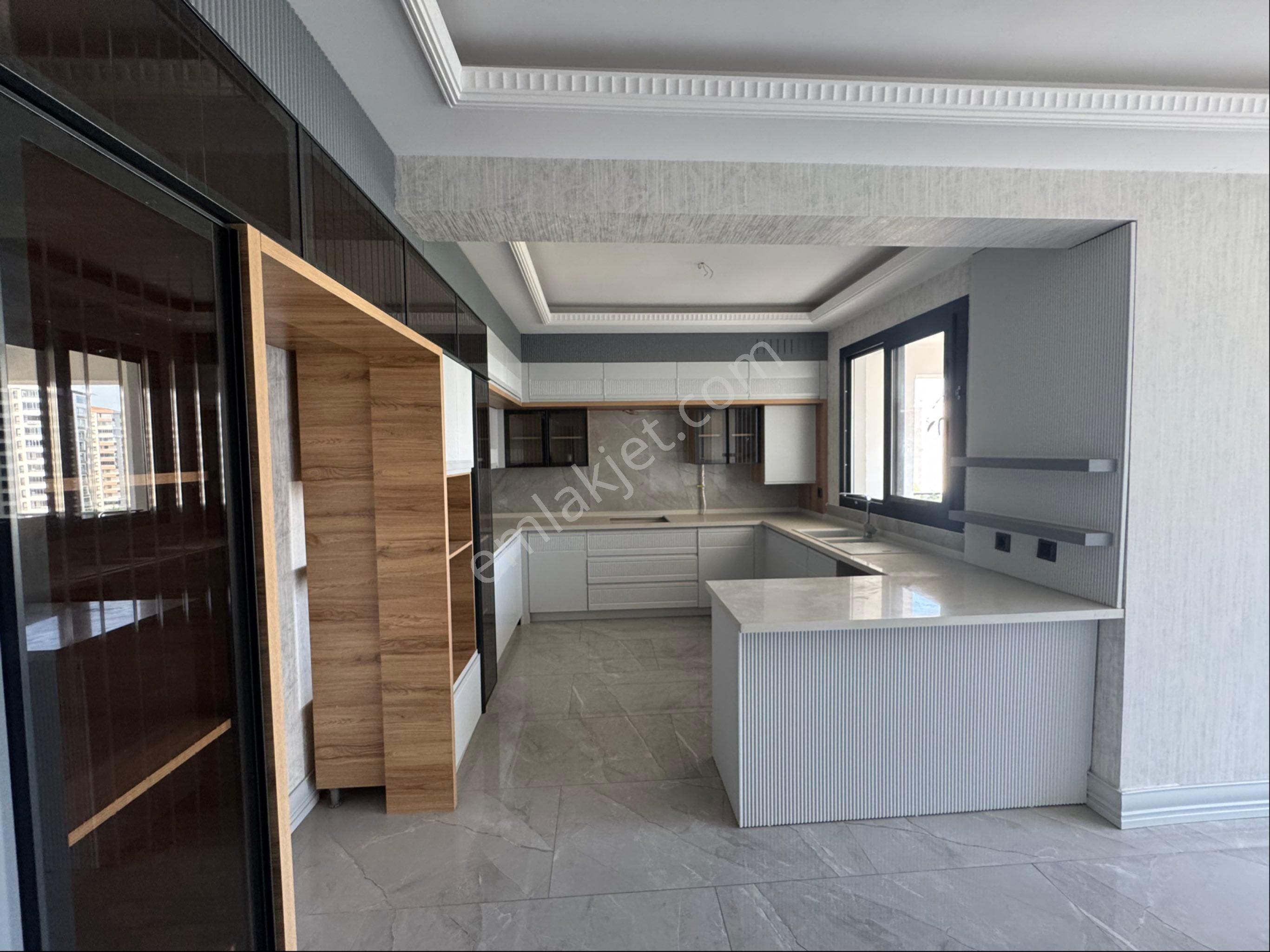 75’in Göbeğin De Satılık Ultra Lüx 3,5+1 Yüksek Orta Kat Daire..