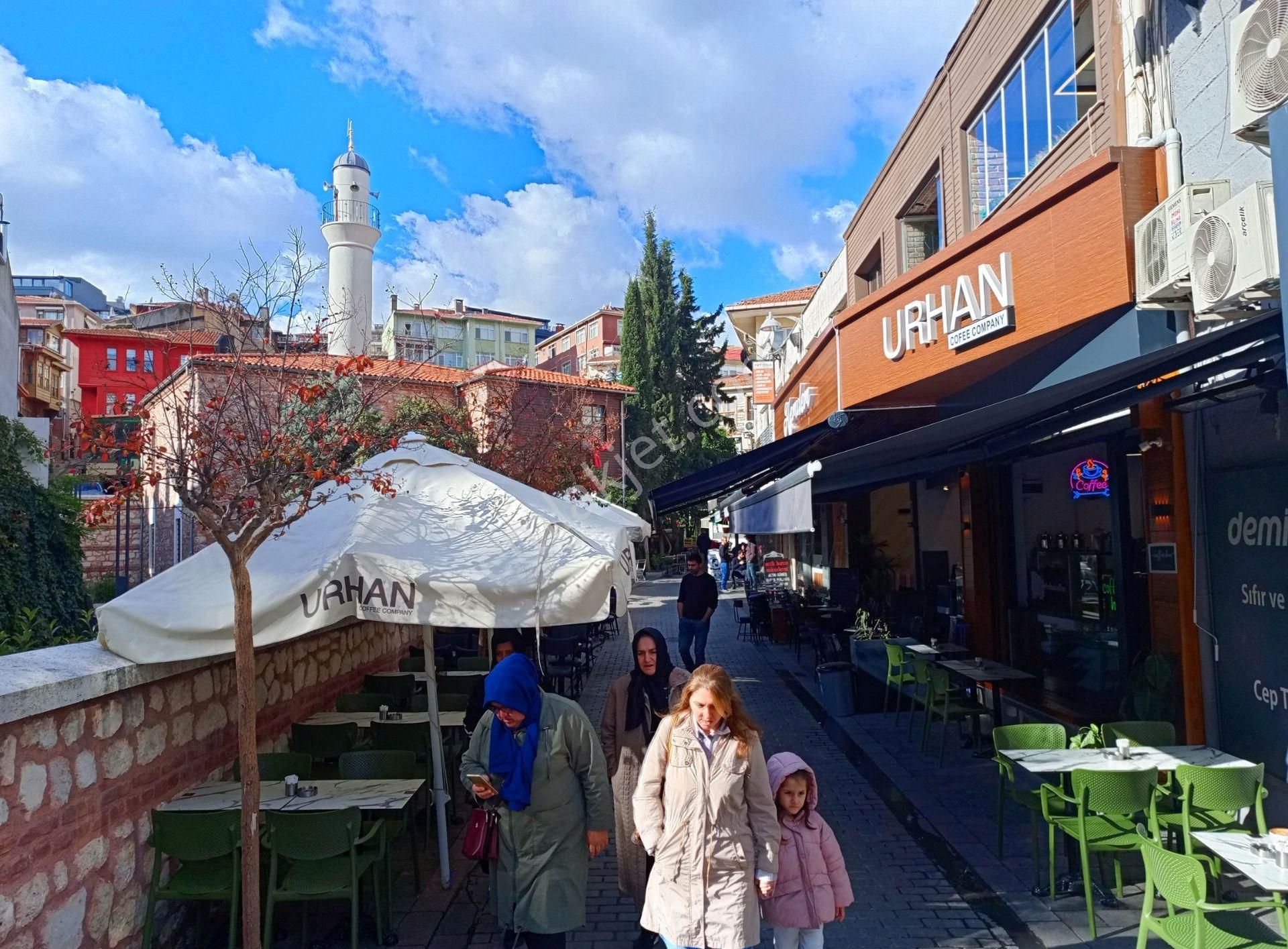 Üsküdar Kuyumcular Çarşısında Net 15m2 Boş Dükkan
