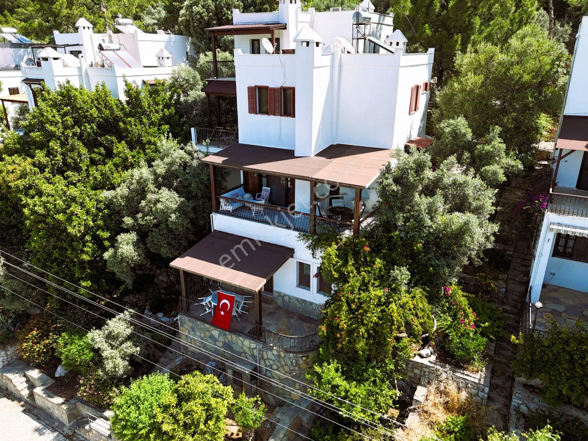 Bodrum Gölköy Havuzlu Sitede Satılık Manzaralı Ve Bahçeli Villa