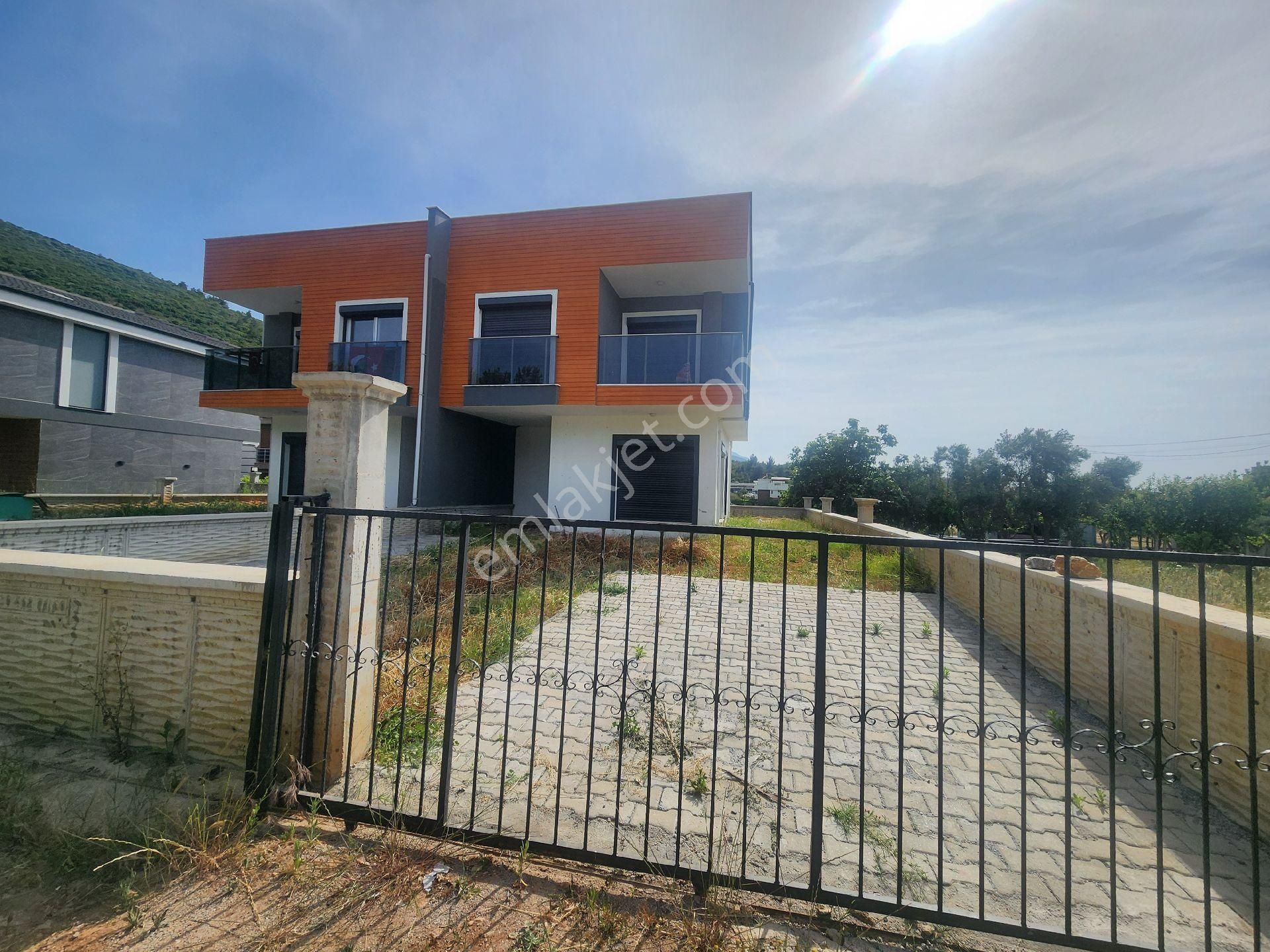 Kuşadası Güzelçamlıda Müstakil Bahçeli İkiz Villa