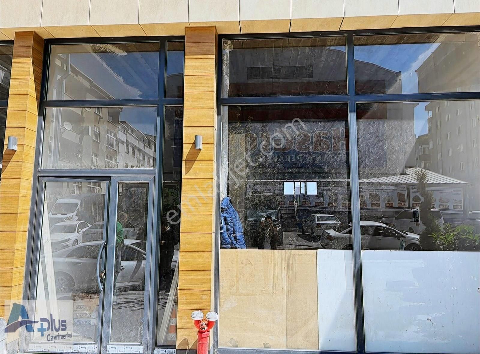 Küçükçekmece/inönü Mahallesi 130m2 Ada Residance Kiralık Dükkan