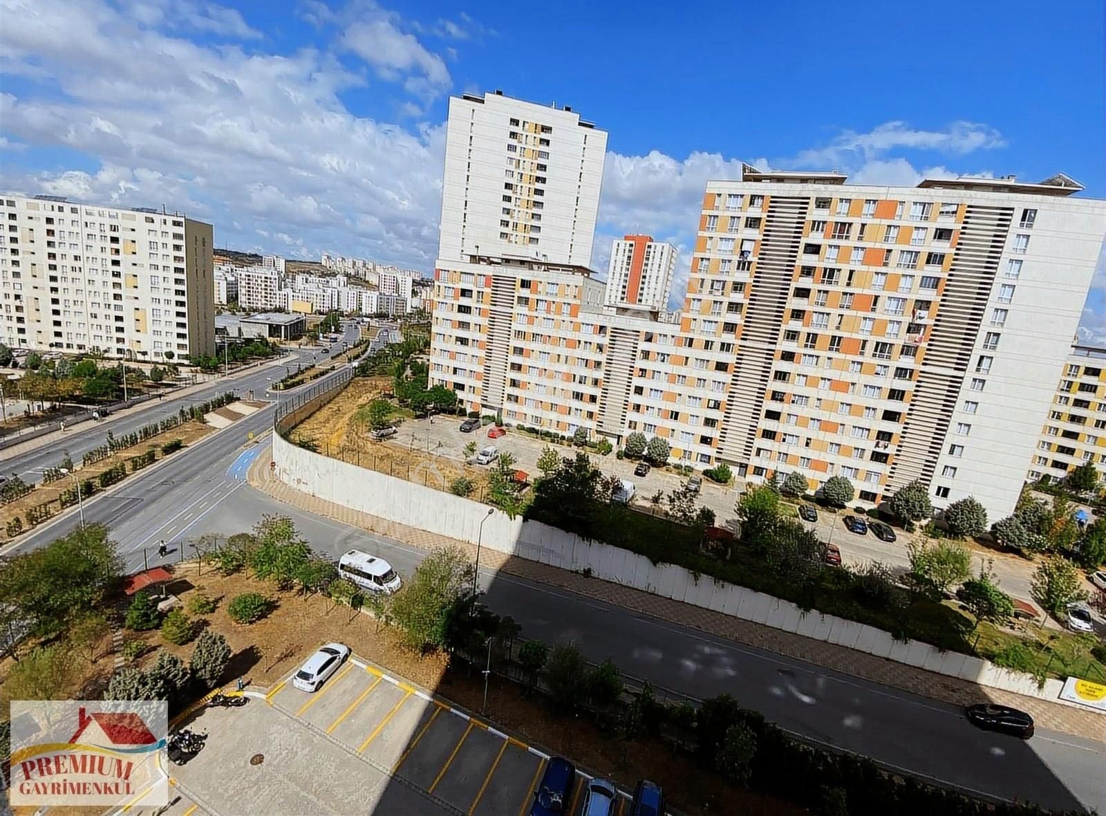 Kayaşehir 17. Bölge Ebeveyn Banyolu Kiracılı Satılık 3+1 Daire