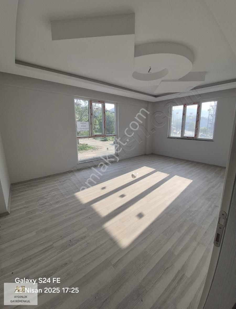 Aydınlık Emlaktan Cerrahta Satılık 2+1 Asansörlü Arakat Daire