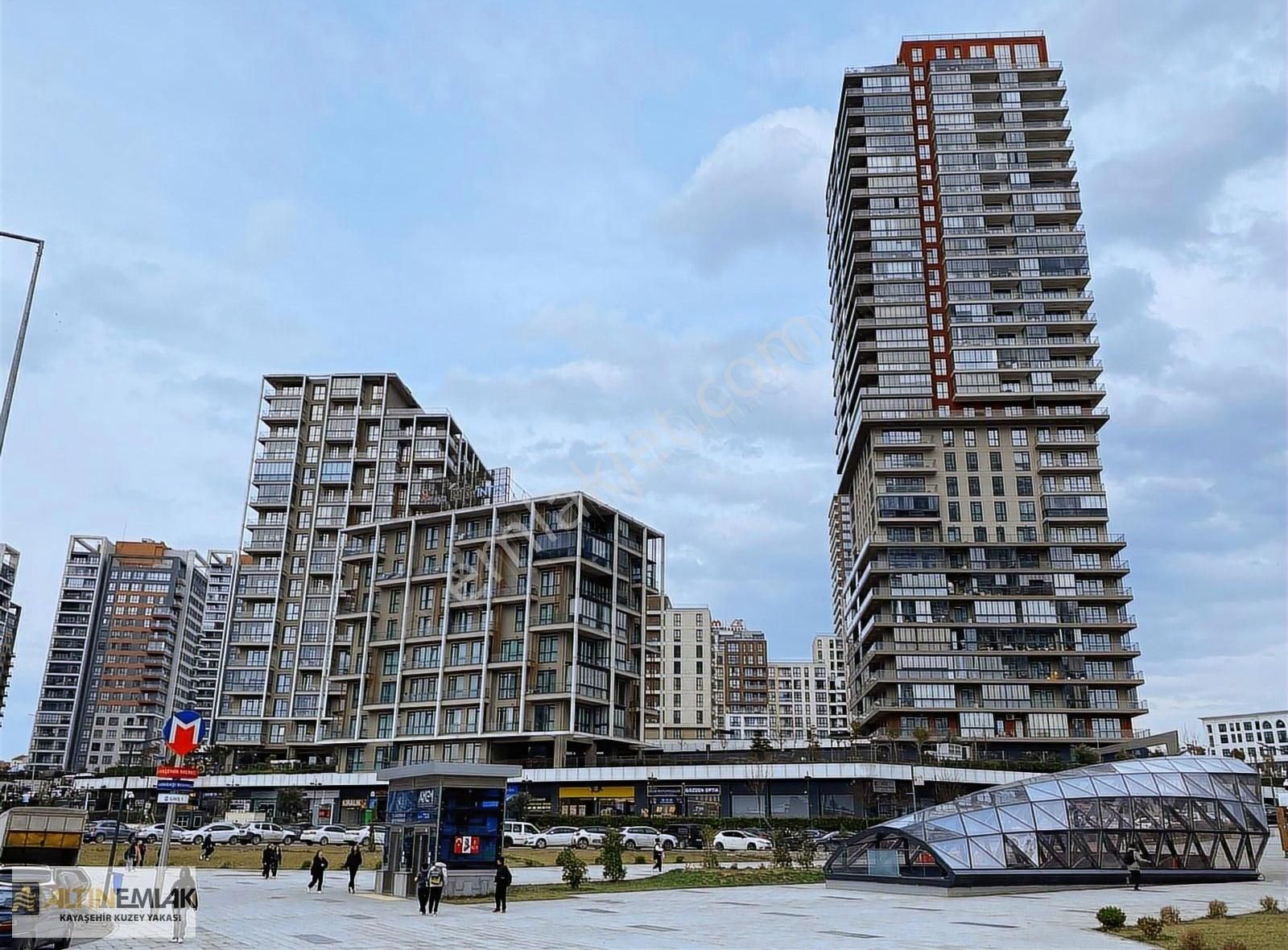 Adım İstanbul'da Satılık 132 M2 Köşe Boş Dükkan