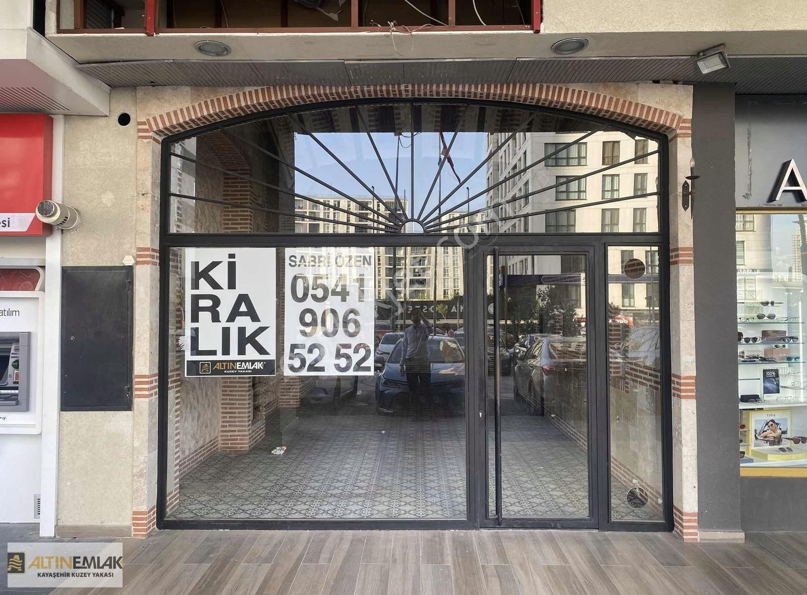 Park Mavera 1'de Bankalar Caddesinde 83 M2 Kiralık Dükkan