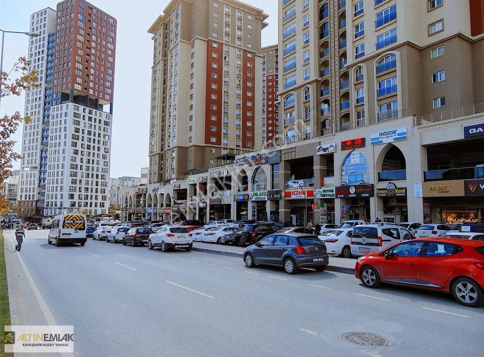 Park Mavera 1'de Ana Caddede Boş Kiralık Üst Kat 88 M2 Dükkan