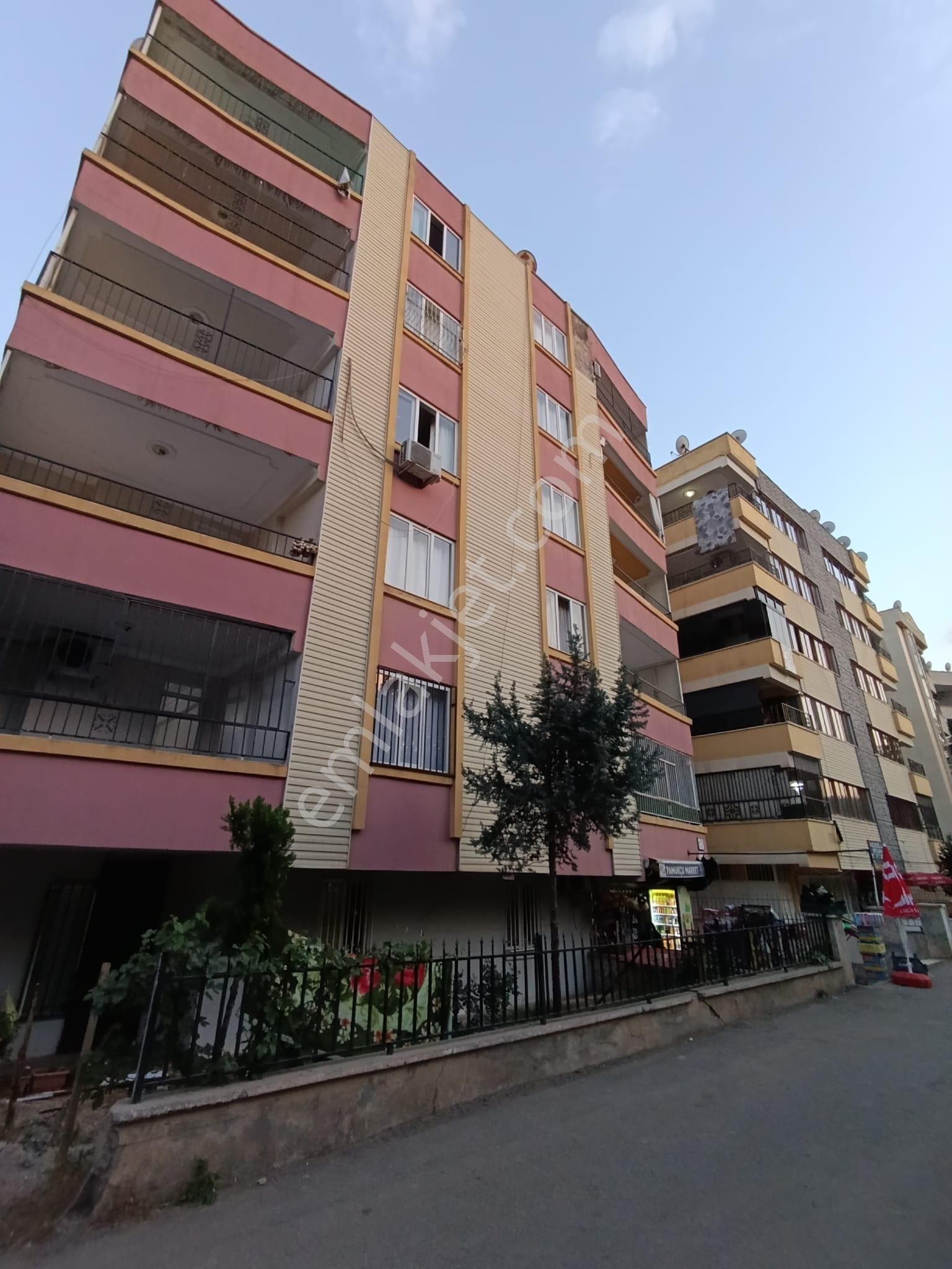 Uygun Emlaktan Yenişehir Mahalesi Veysel Karani Mah.de Satılık Daire