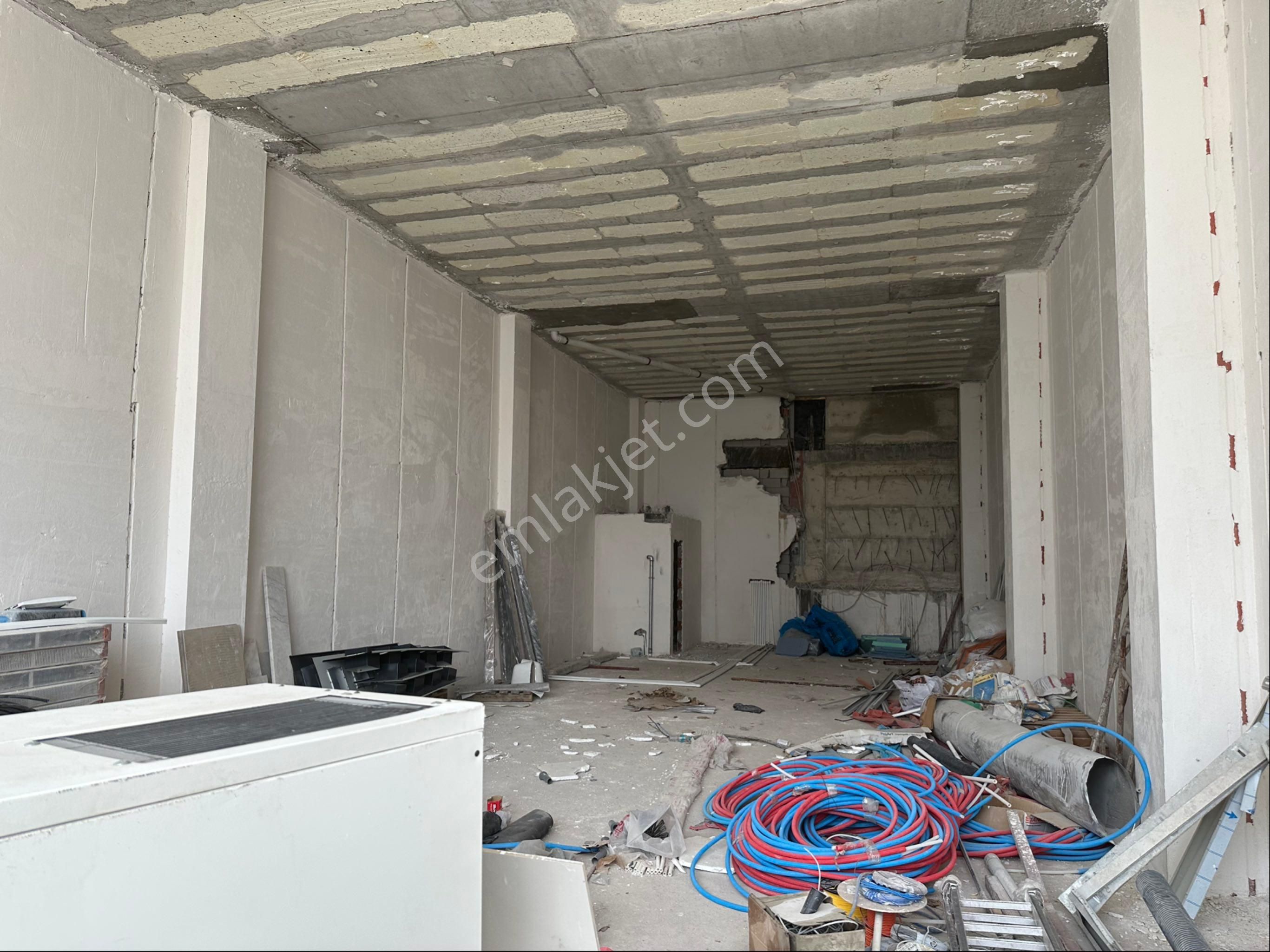 Epa Özyaşamdan 35’lik Yolda Kiralık Dükkanlar