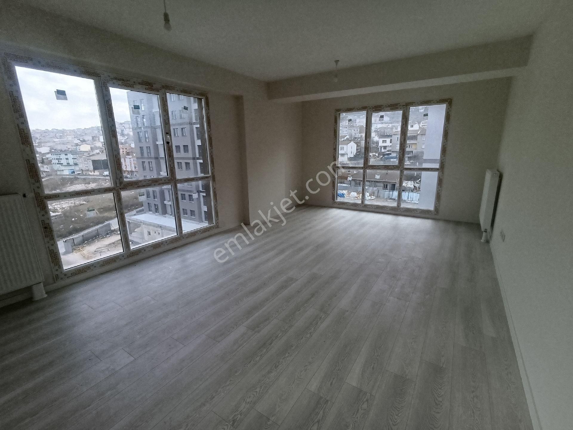 Nadir Emlaktan Acil Satılık Burgaz Çarşı Evlerinde 3+1 Daire