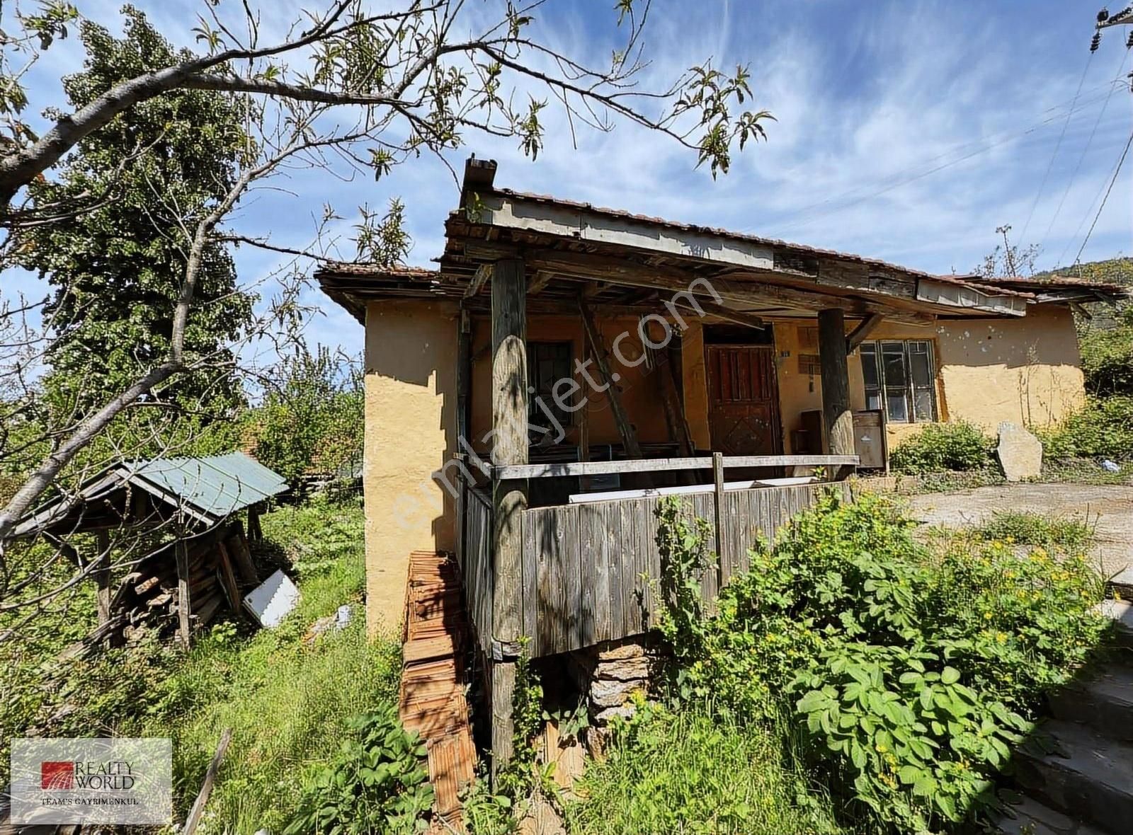 Serinlik'te 1530 M2 Arsa !! İçinde Bonusu Ev .
