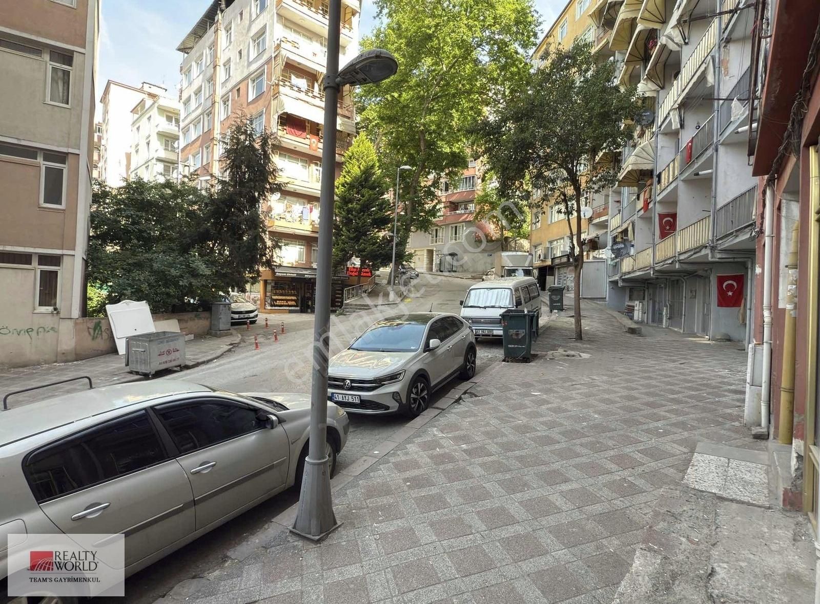 80 M2 Yola Cephe Depo Fiyatına Fırsat İşyeri !