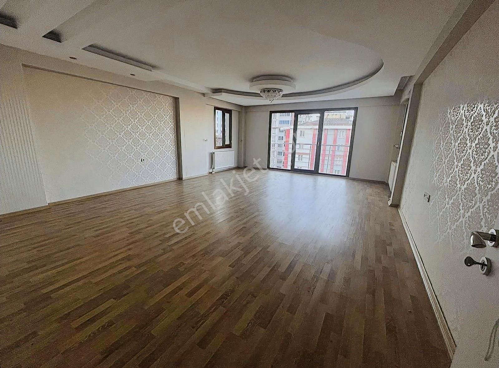 Cumhuriyet Mahallesinde 4+1 Kiralık Lüx Daire