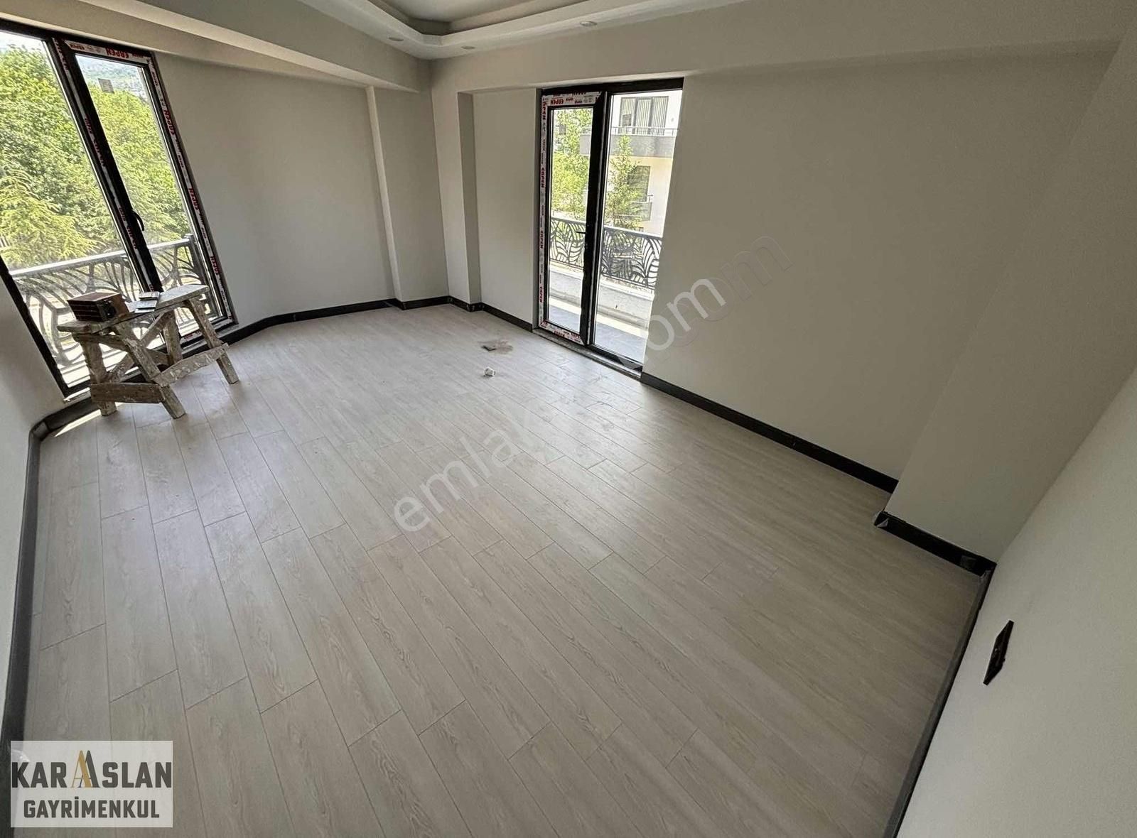 Başiskele Merkezde Manzaralı Satılık Arakat Daire