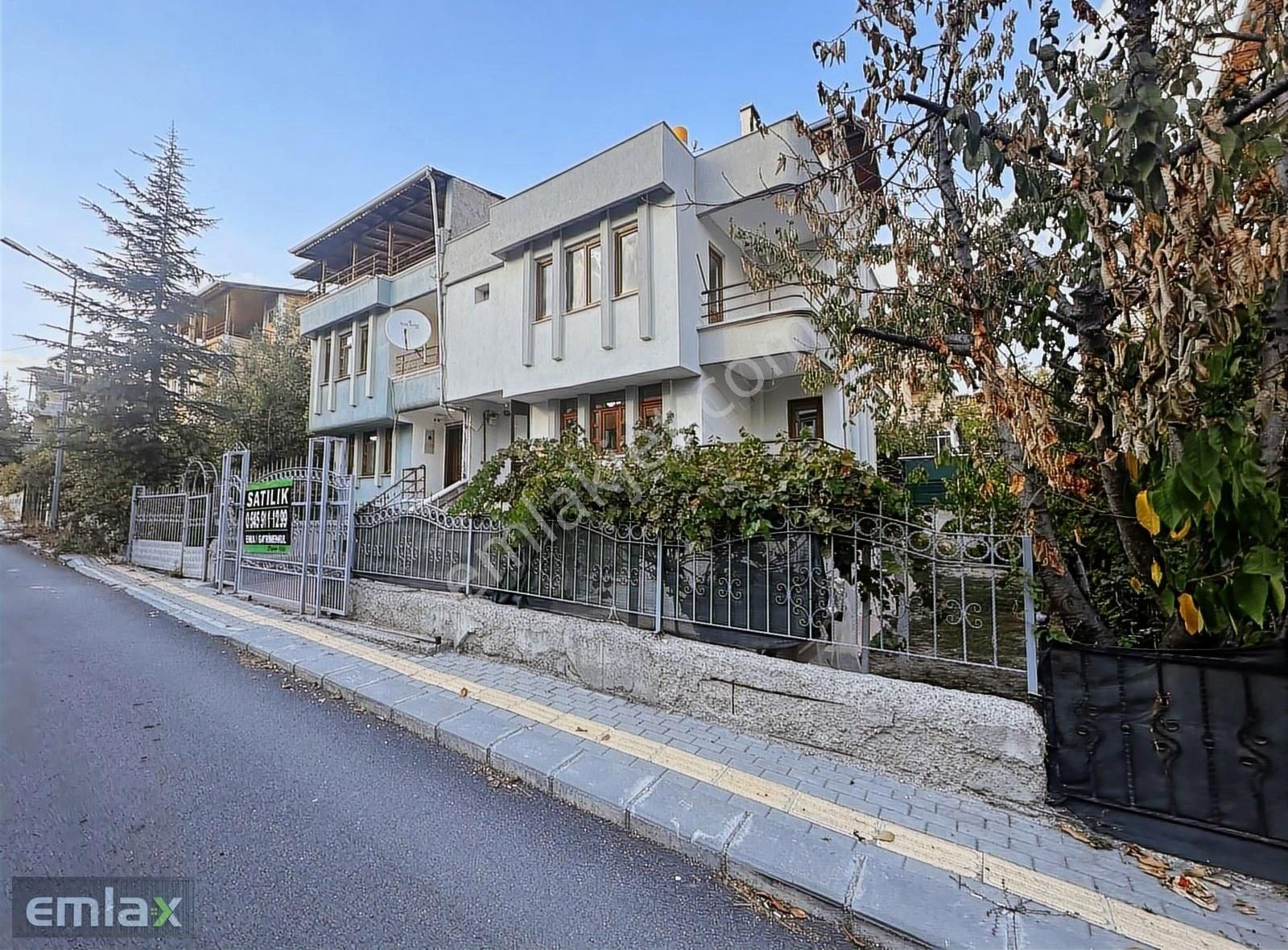 Pursaklar Sarayda 250m2 Daire Fiyatına Bahçeli Triblex 5+2 Villa