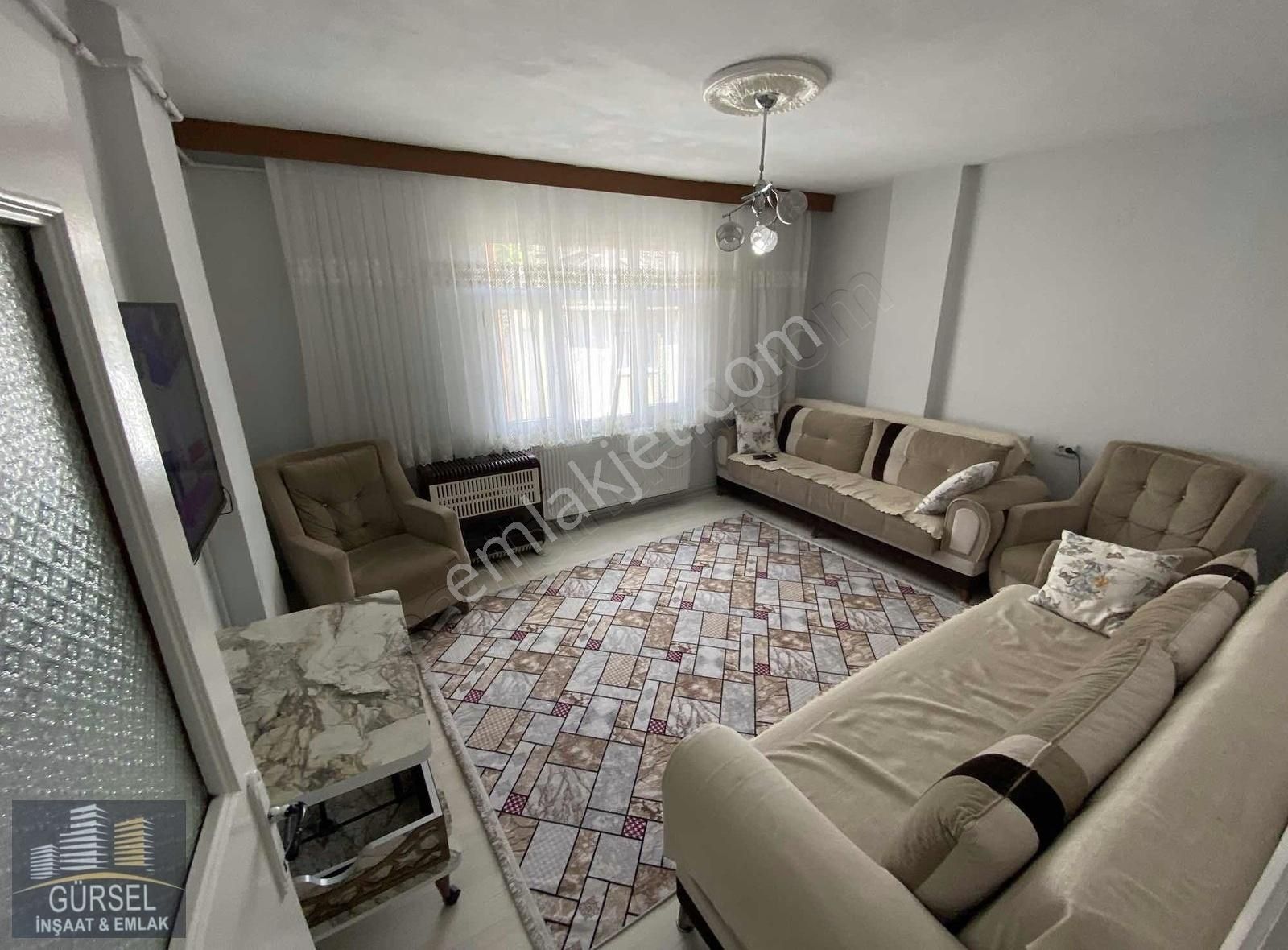 Tek Daire Üzerine 18.5 M2 Hisseli Geniş Hol Dahil 4+1 2.kat
