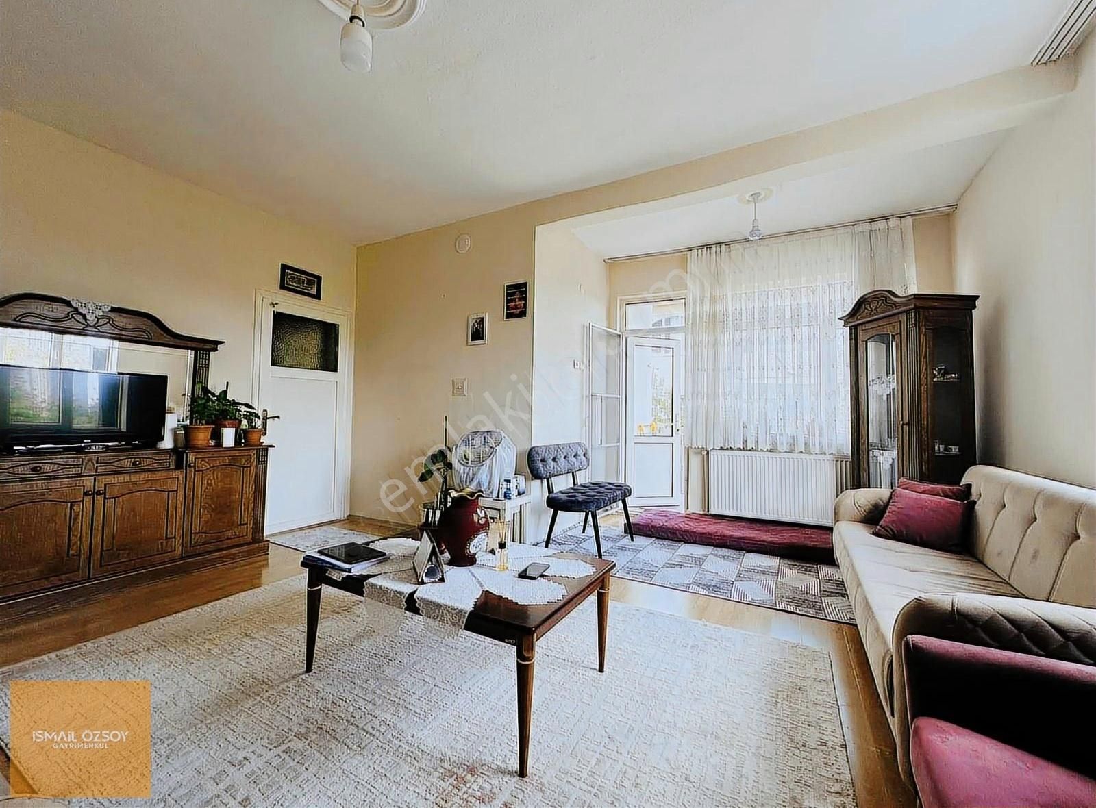 Cumhuriyet Mh. Cadde Cepheli 3+1 Bakımlı Satılık Arakat Daire