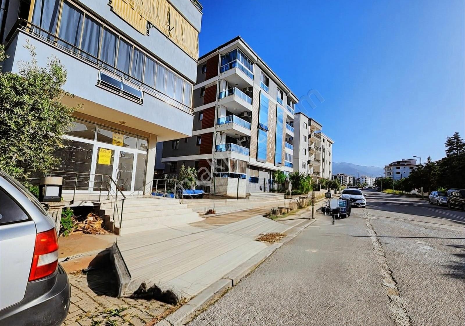 World Capital Den Üçler Bulvarı Yanı Cadde Üstü Dükkan