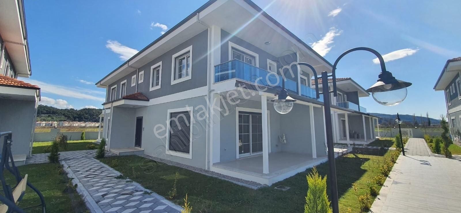Karia Emlaktan Havuzlu Site İçerisinde 2+1 Dubleks Villa