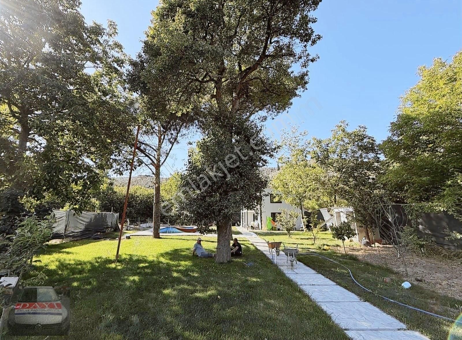 Dayı Emlaktan Yüzme Havuzlu 2 Katli Köy Yolunda Satılık Villa
