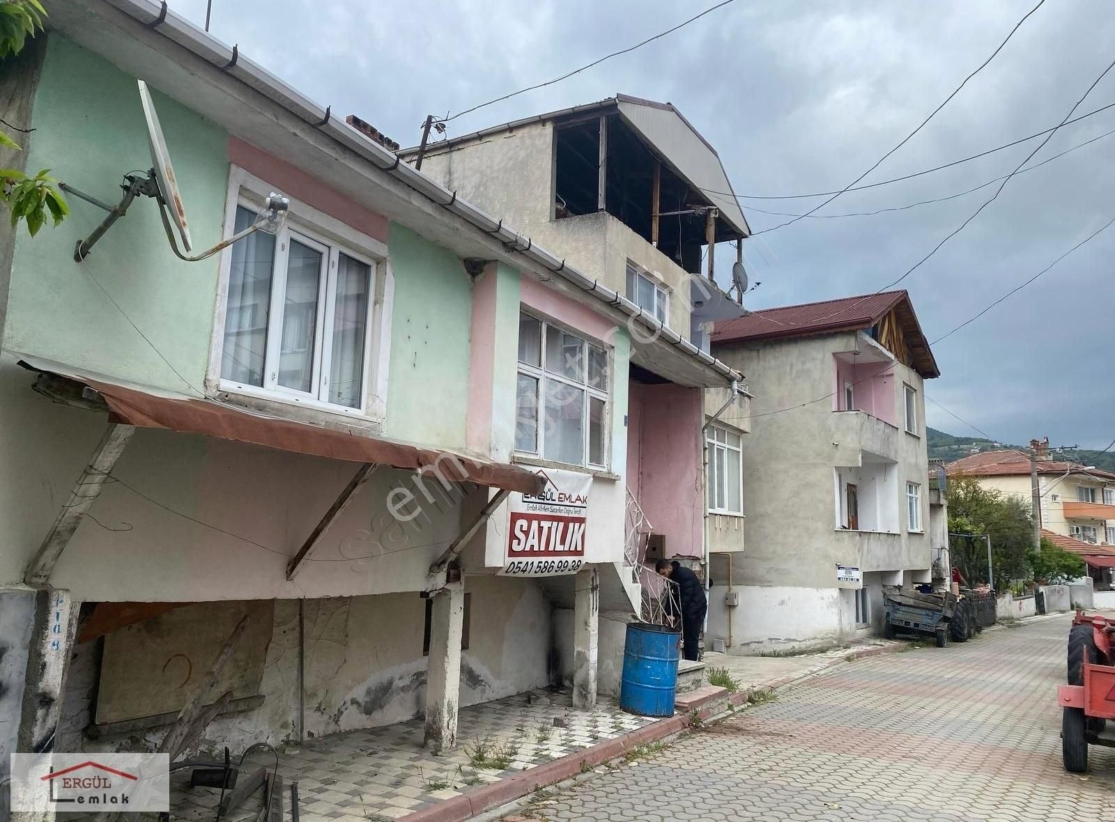 Satılık Arsa İçinde Ev Ve Ahır - Geyve Alifuatpaşa Merkezde