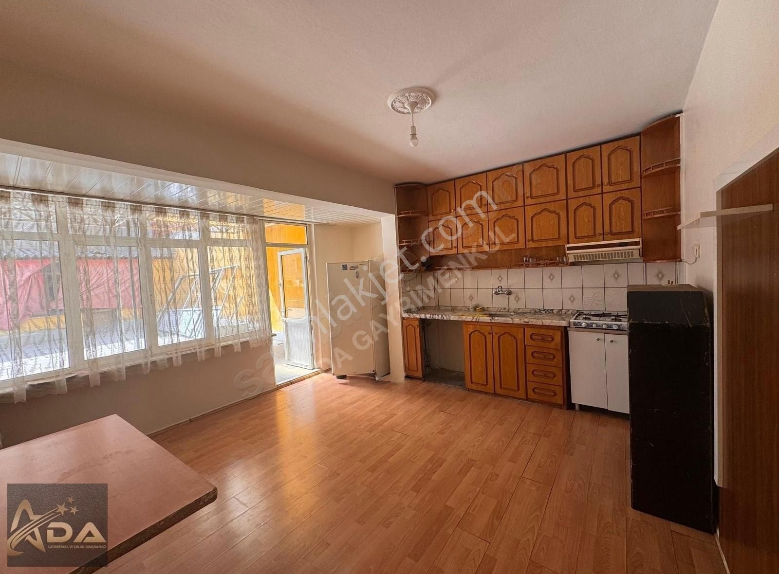 Ada Gayrimenkul'den Susurluk Heykel Meydanında 210m² İşyeri-ofis