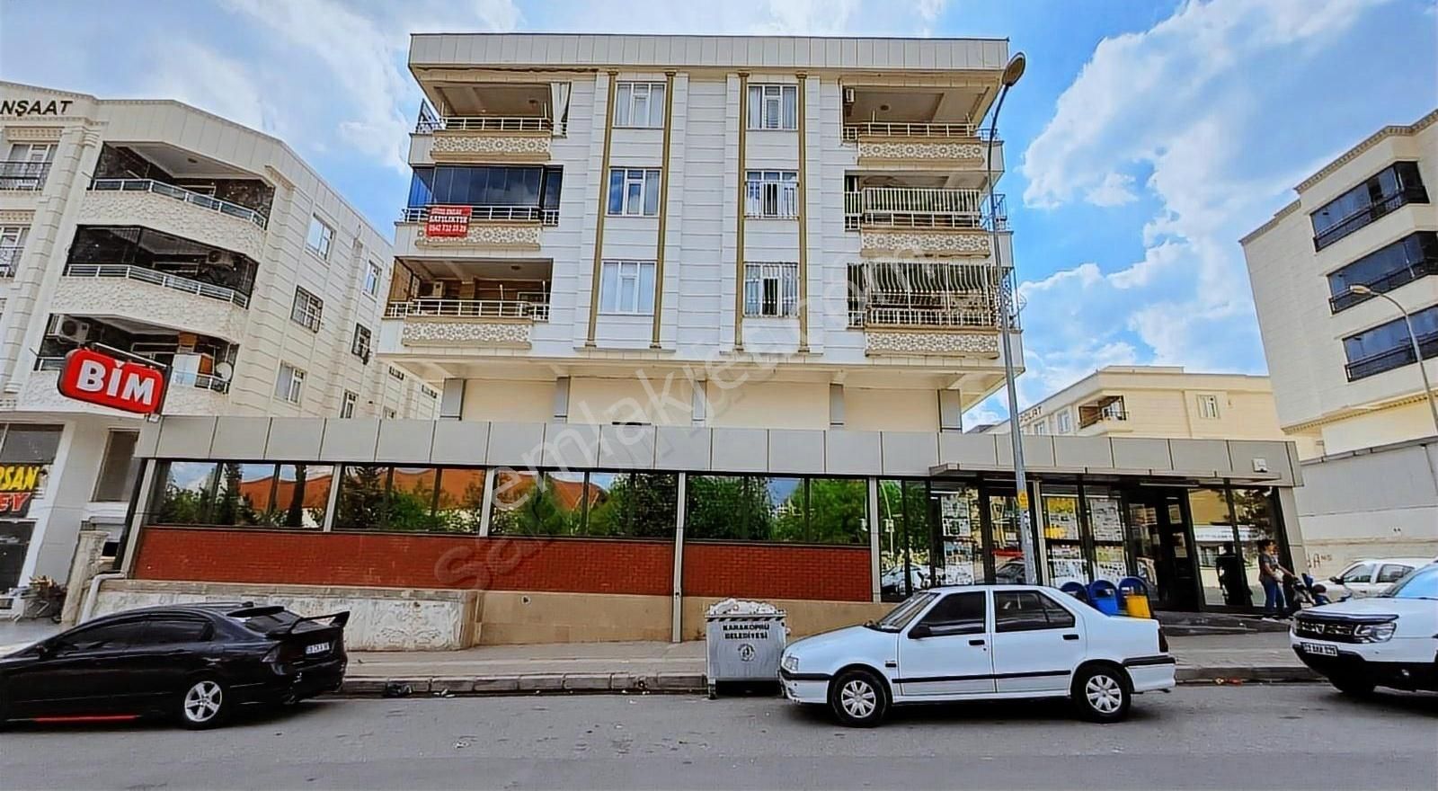 Güzel Emlaktan Acil Satılık 4 Odalı Ful Bakımlı Daire