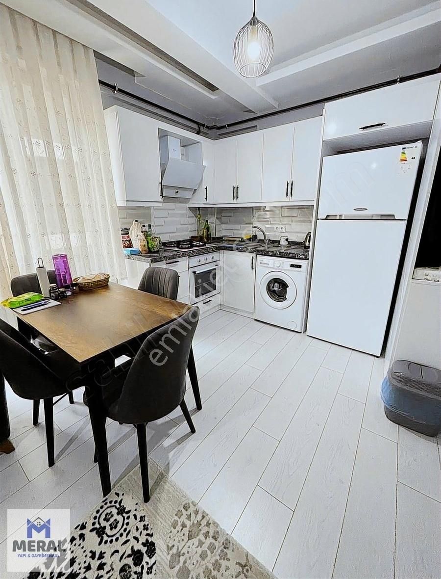 Meral Yapı&gayrimenkulden Tranvaya Yakın Eşyalı Satılık 1+1