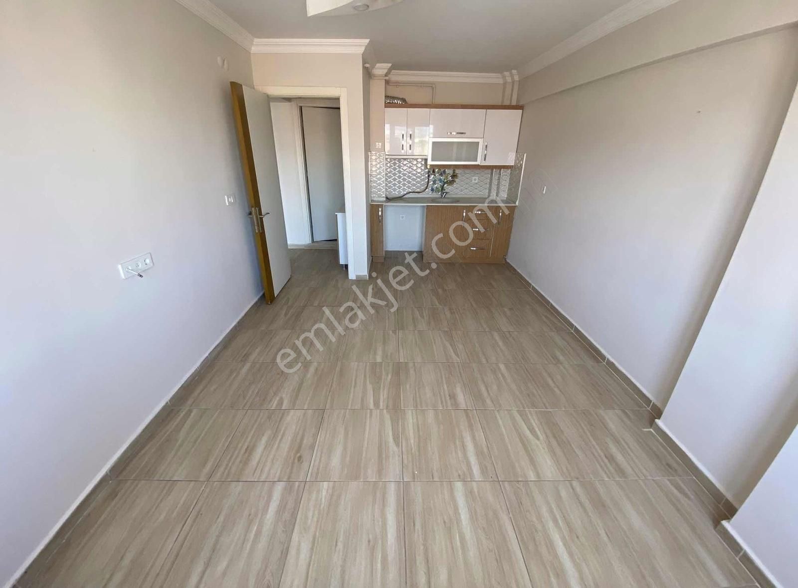 Aytaç Emlak'tan Muradiyede Merkezi Konumda Satılık 1+1 Boş Daire