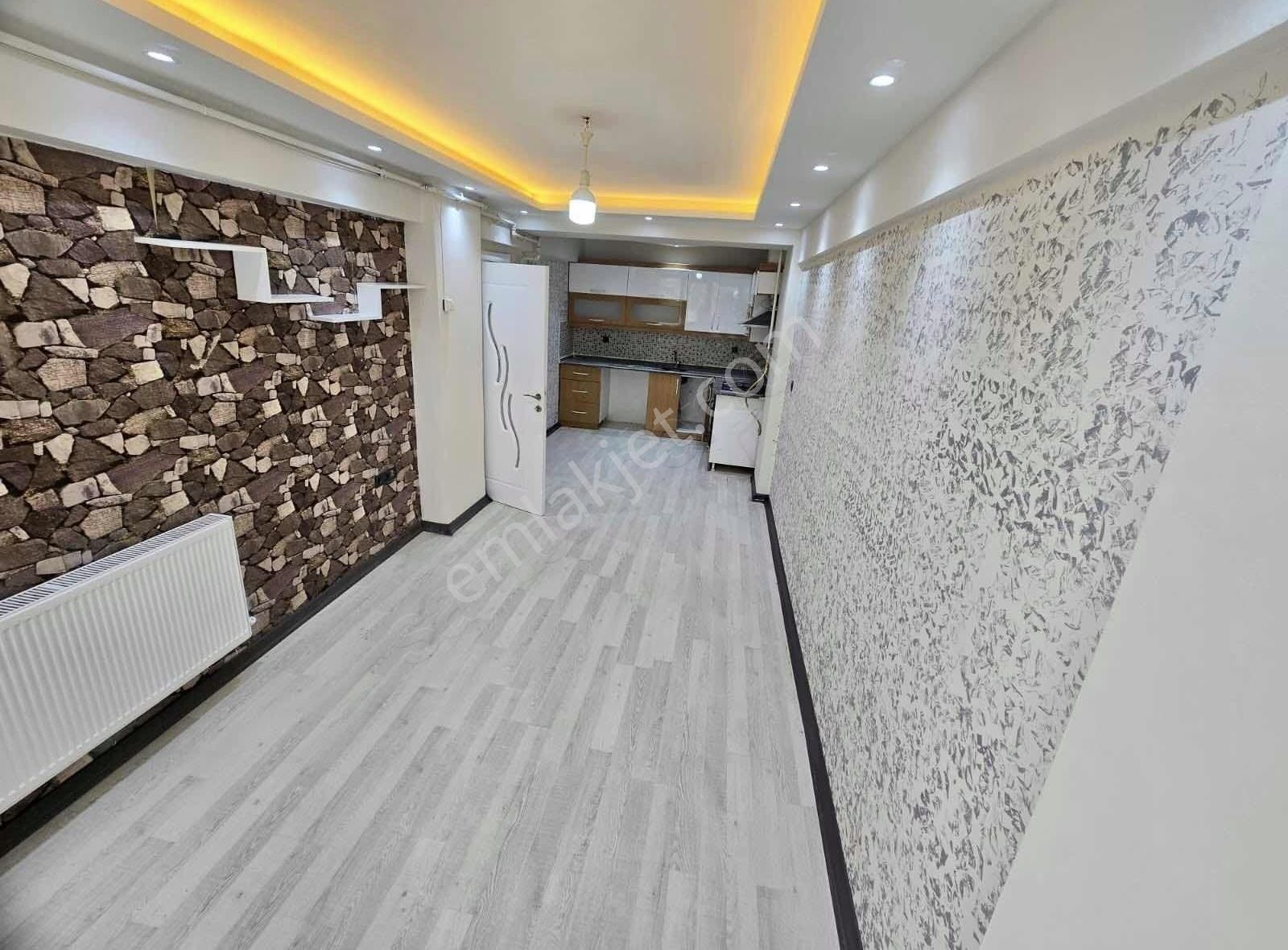 Aytaç Emlak'tan Cadde Üstünde Satılık 1+1 Boş Daire