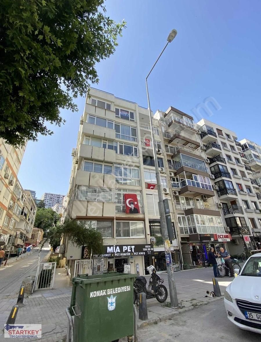 Sadıkbey'de Mithatpaşa Caddesi Üzeri Satılık 2+1