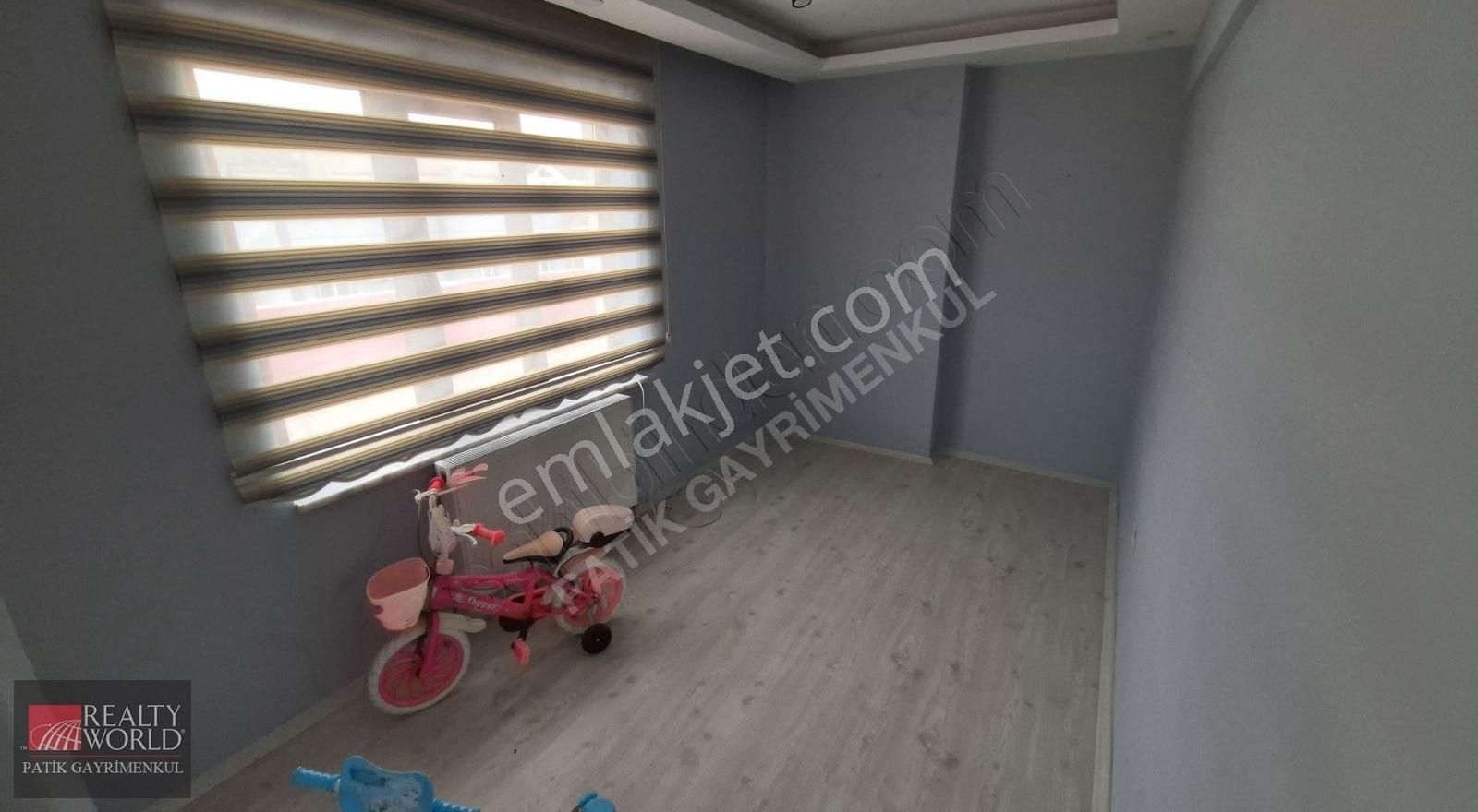 Keşan Kurtuluş Caddesi'nde 90m² Terasa Sahip 4+1 Satılık Daire