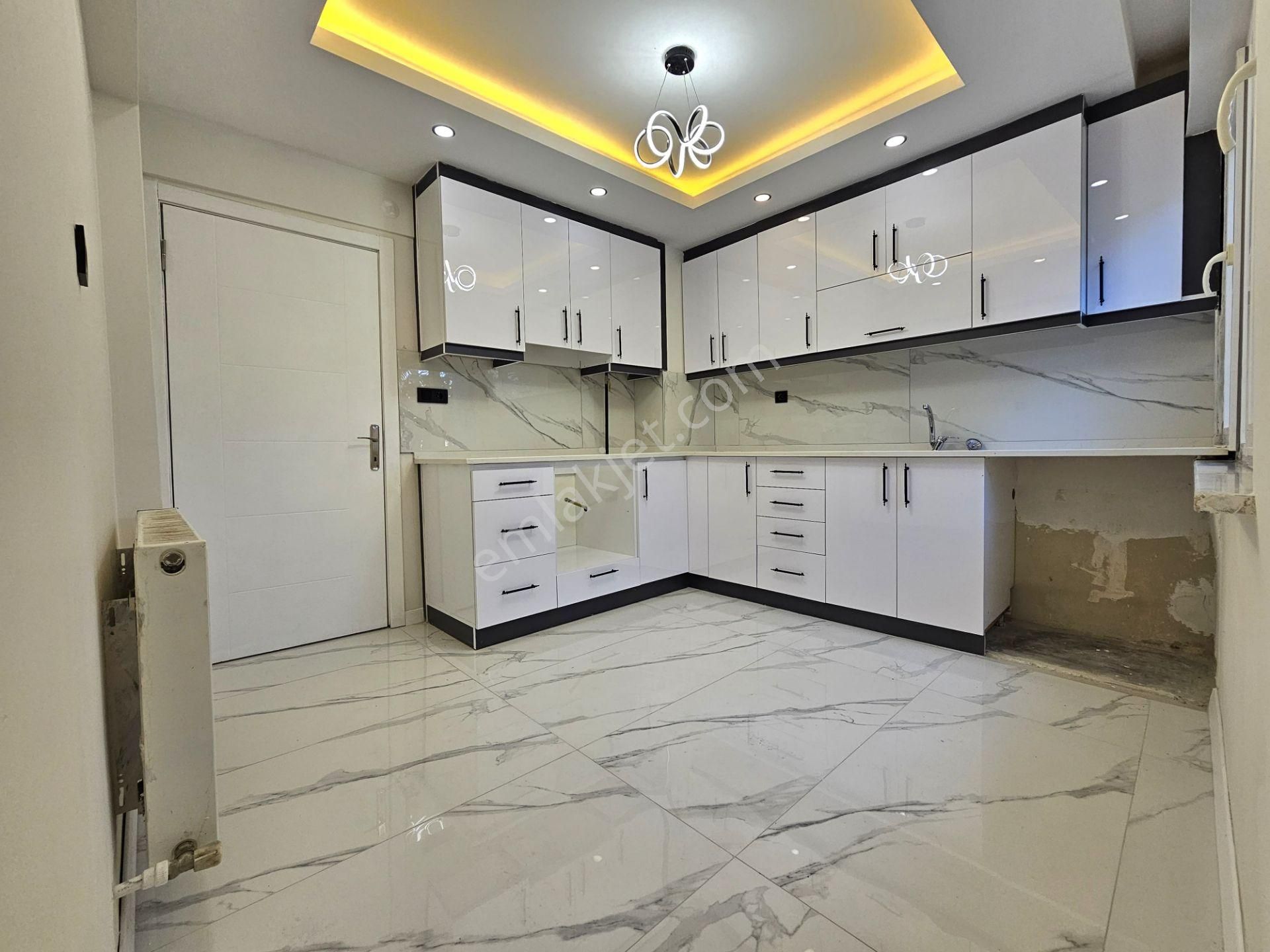 Ender Uysal Gayrimenkulden Çınarda Satılık 3+1 Masrafız İçi Yeni Tadilatlı Daire...