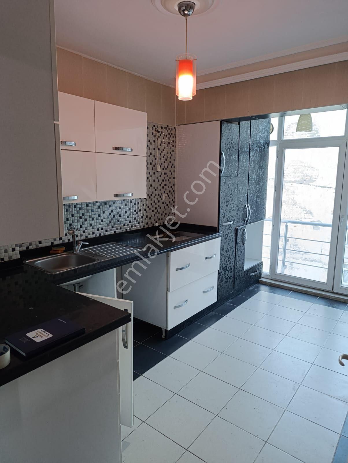 Avantaj Gayrimenkulden Kiralık Daire Merkezi Konumda 3+1